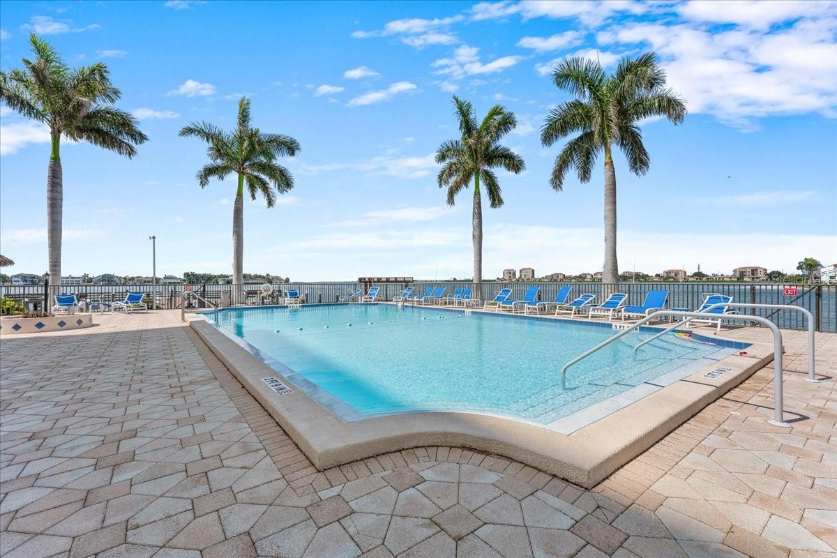 BAYWAY ISLES POINT BRITTANY FIVE - Residential