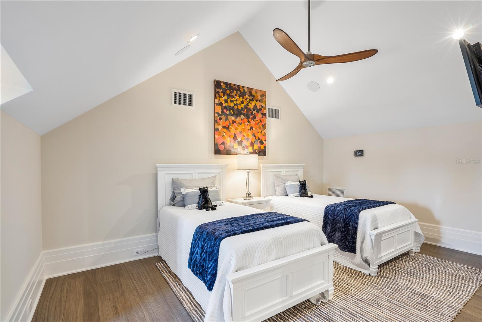 VENICE 6-4 B - Residential