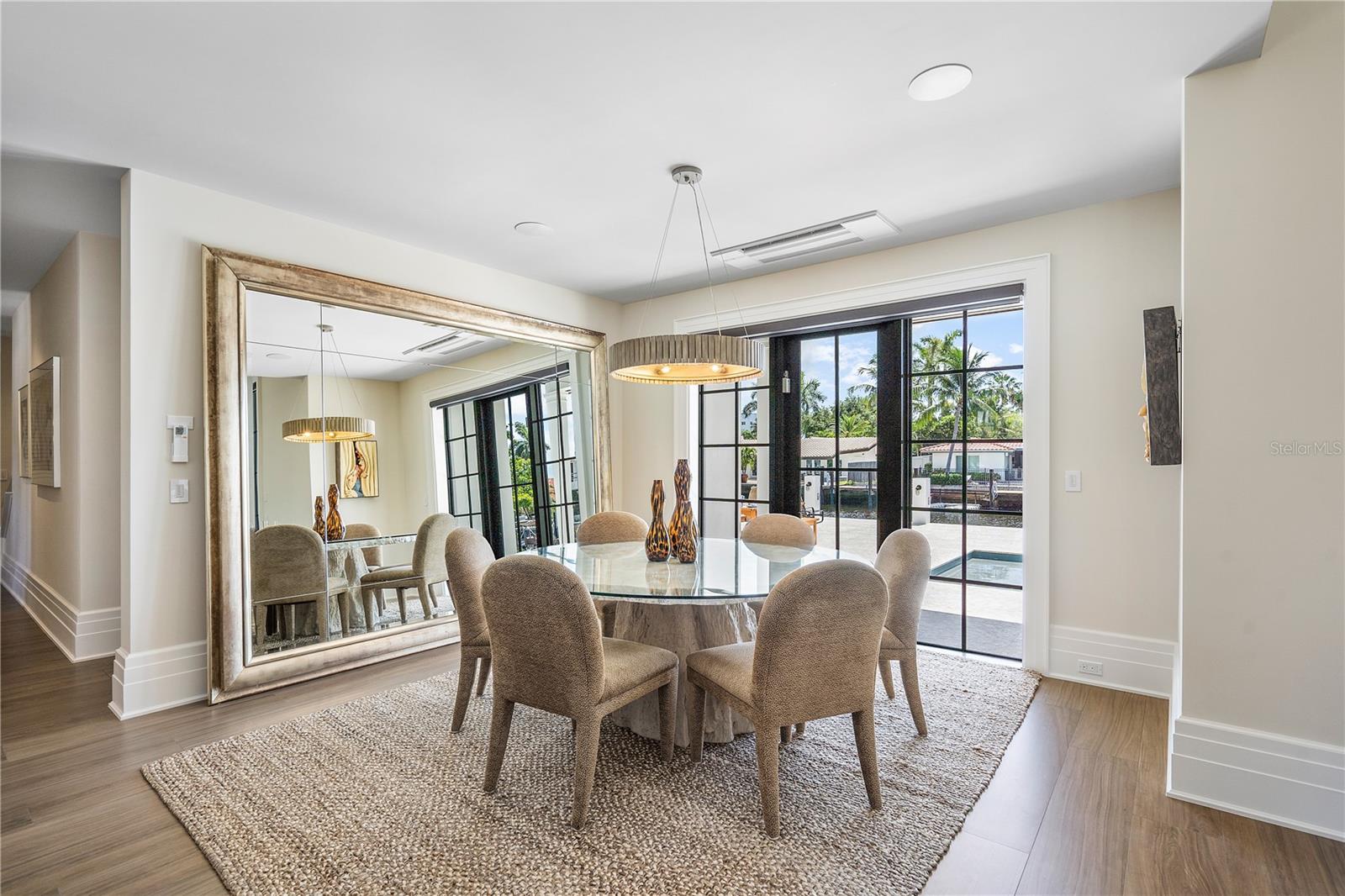 VENICE 6-4 B - Residential
