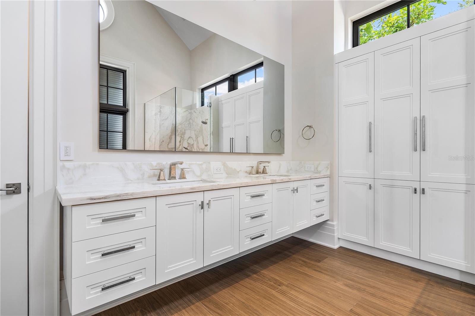 VENICE 6-4 B - Residential