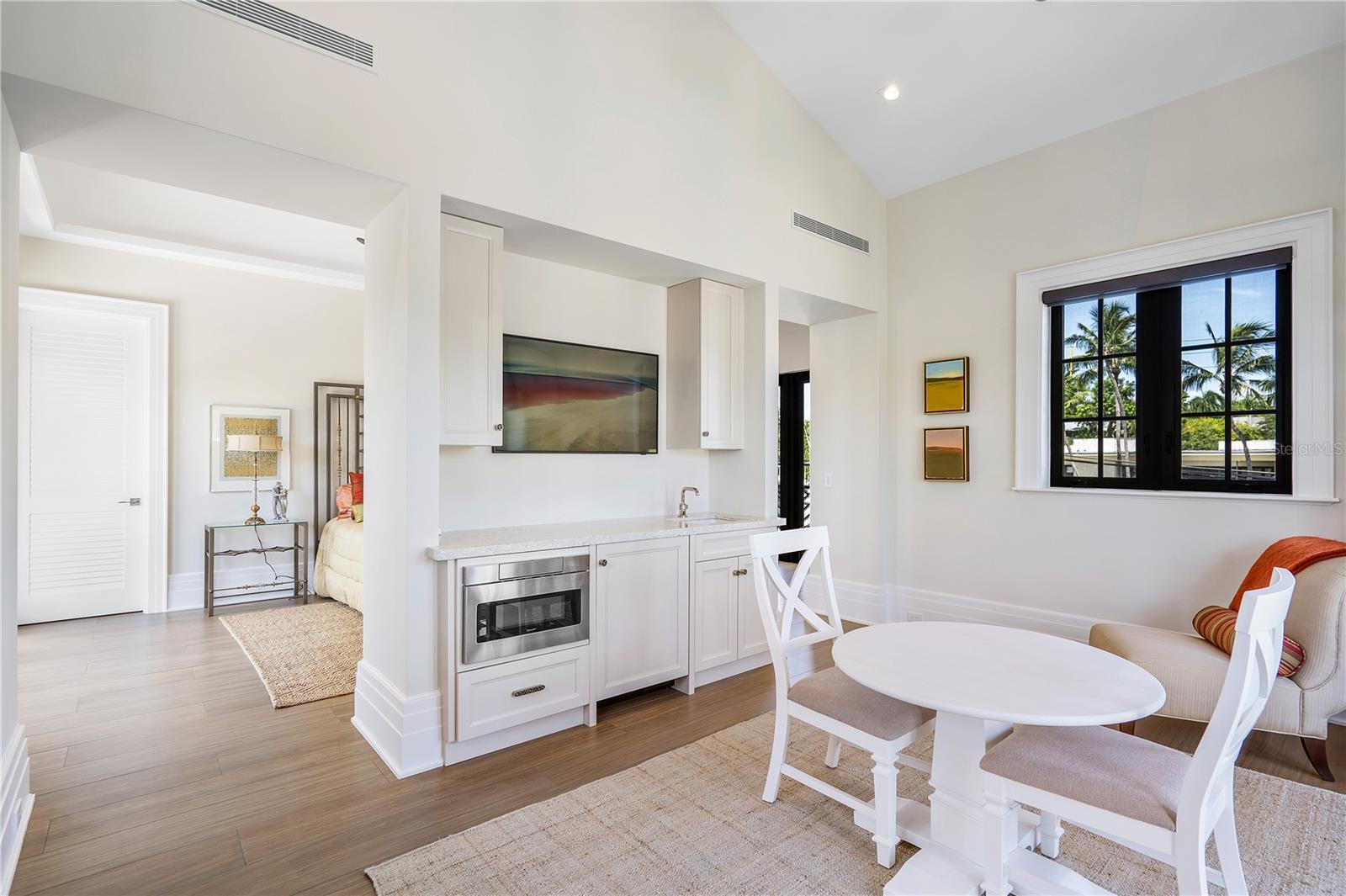 VENICE 6-4 B - Residential