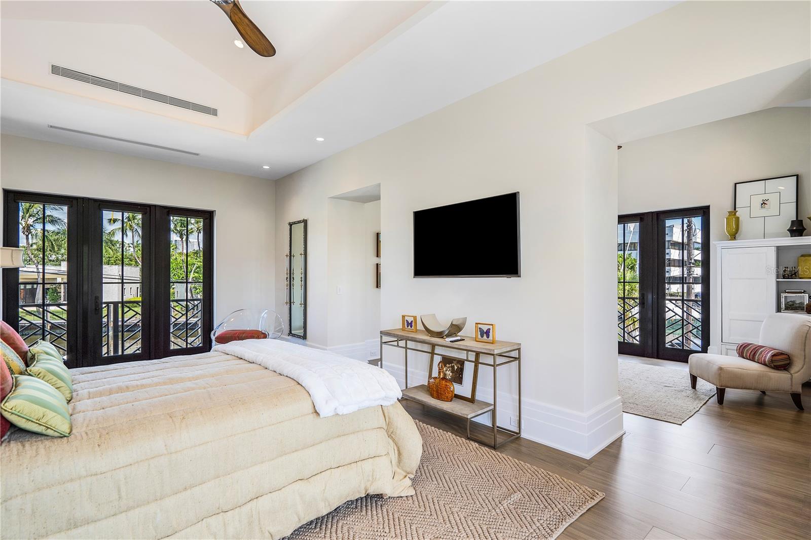 VENICE 6-4 B - Residential