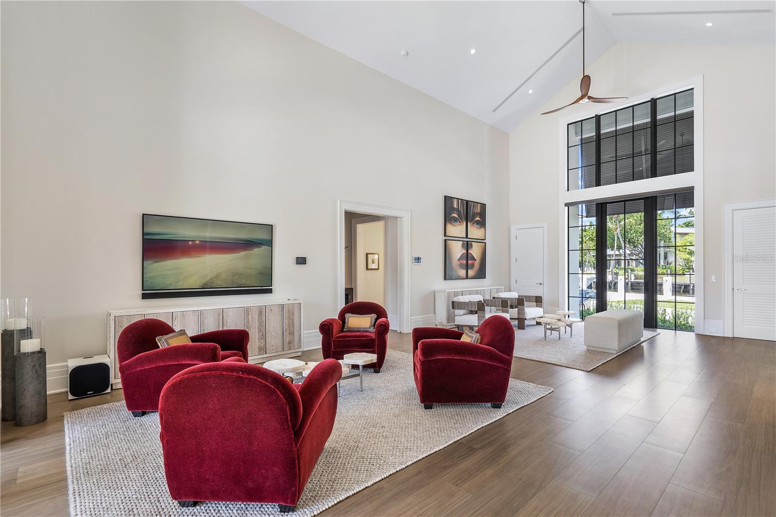 VENICE 6-4 B - Residential