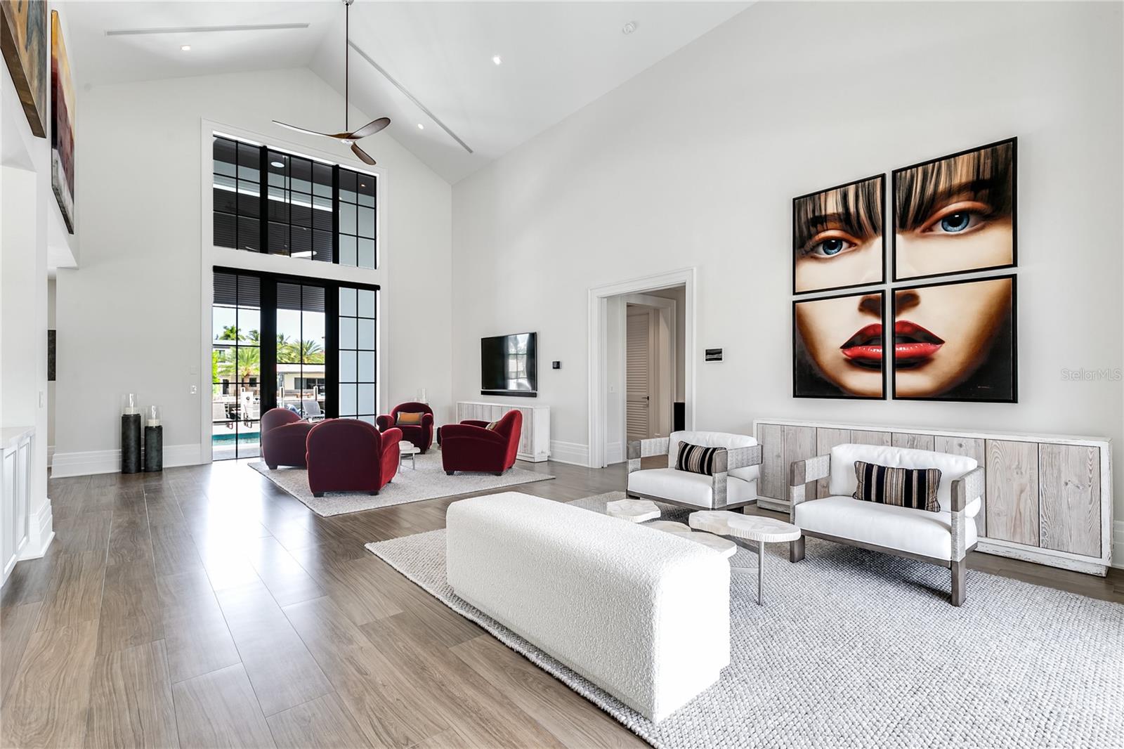 VENICE 6-4 B - Residential