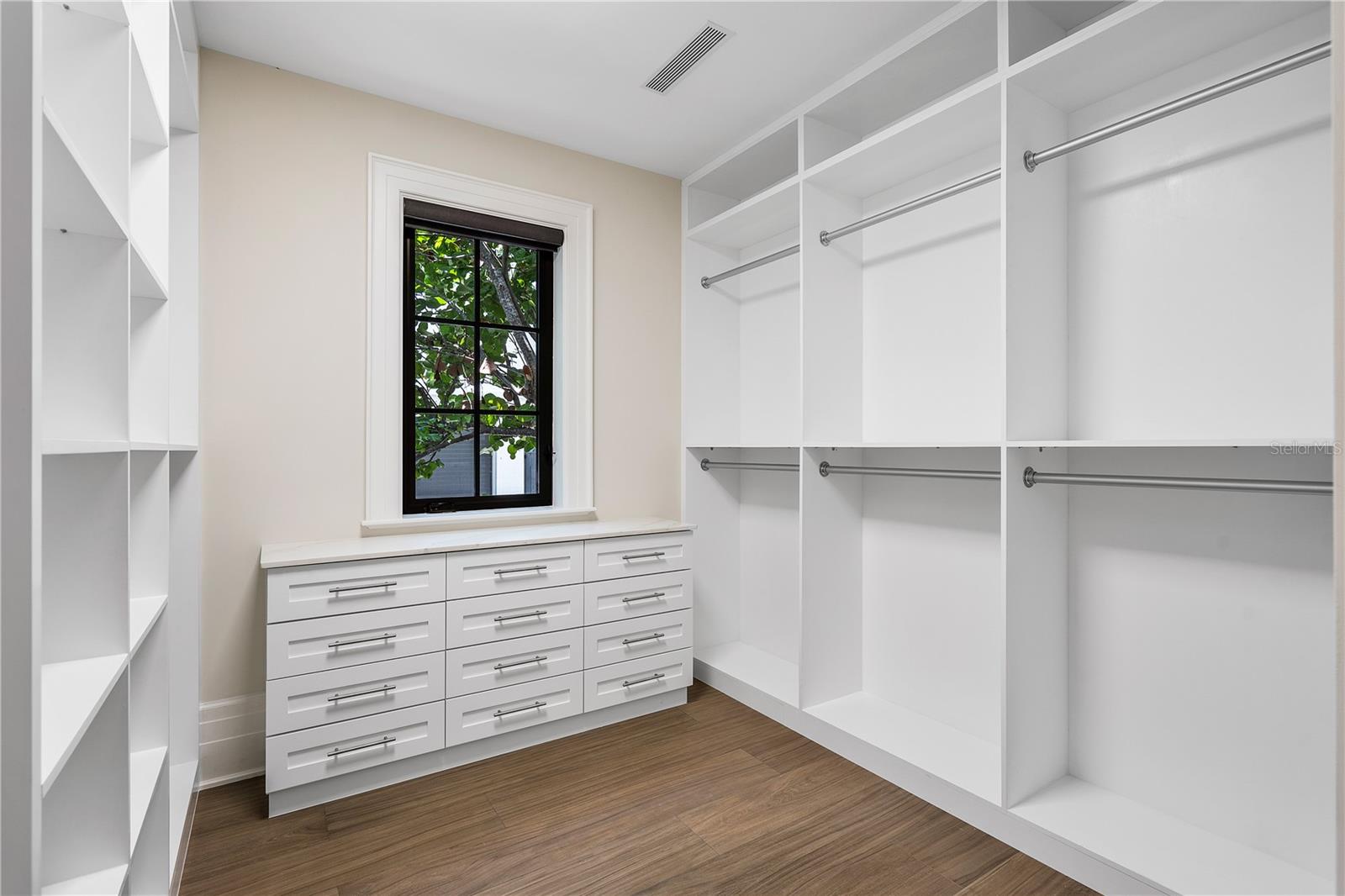 VENICE 6-4 B - Residential