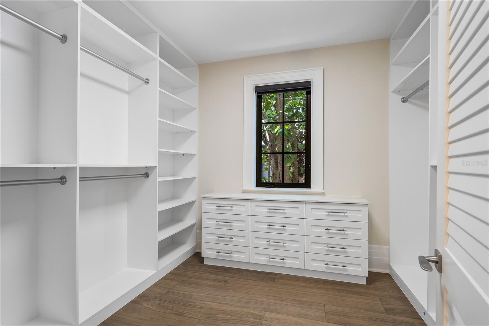 VENICE 6-4 B - Residential