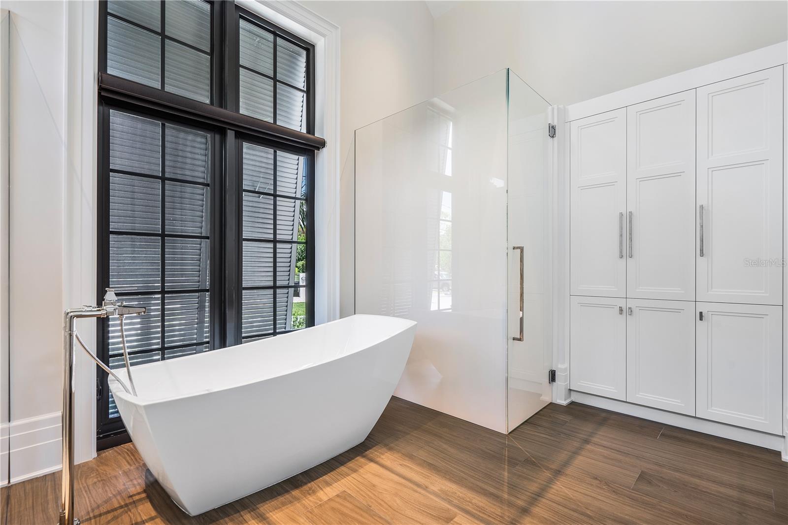VENICE 6-4 B - Residential