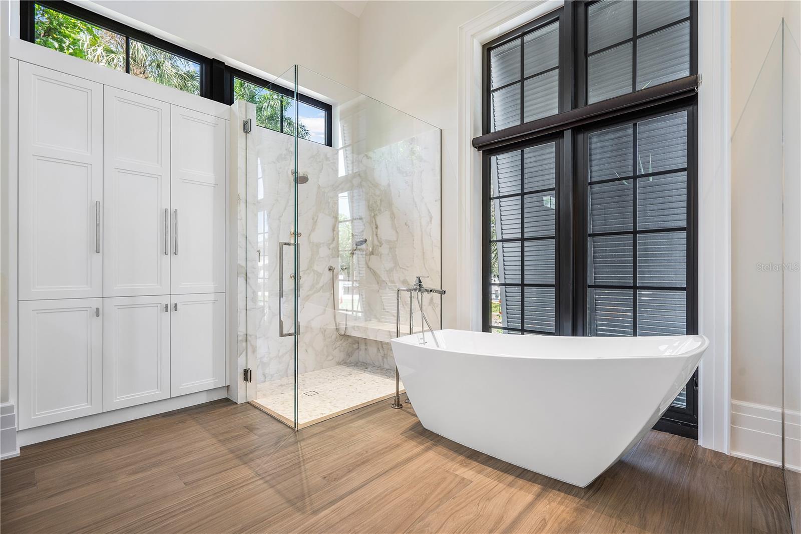 VENICE 6-4 B - Residential