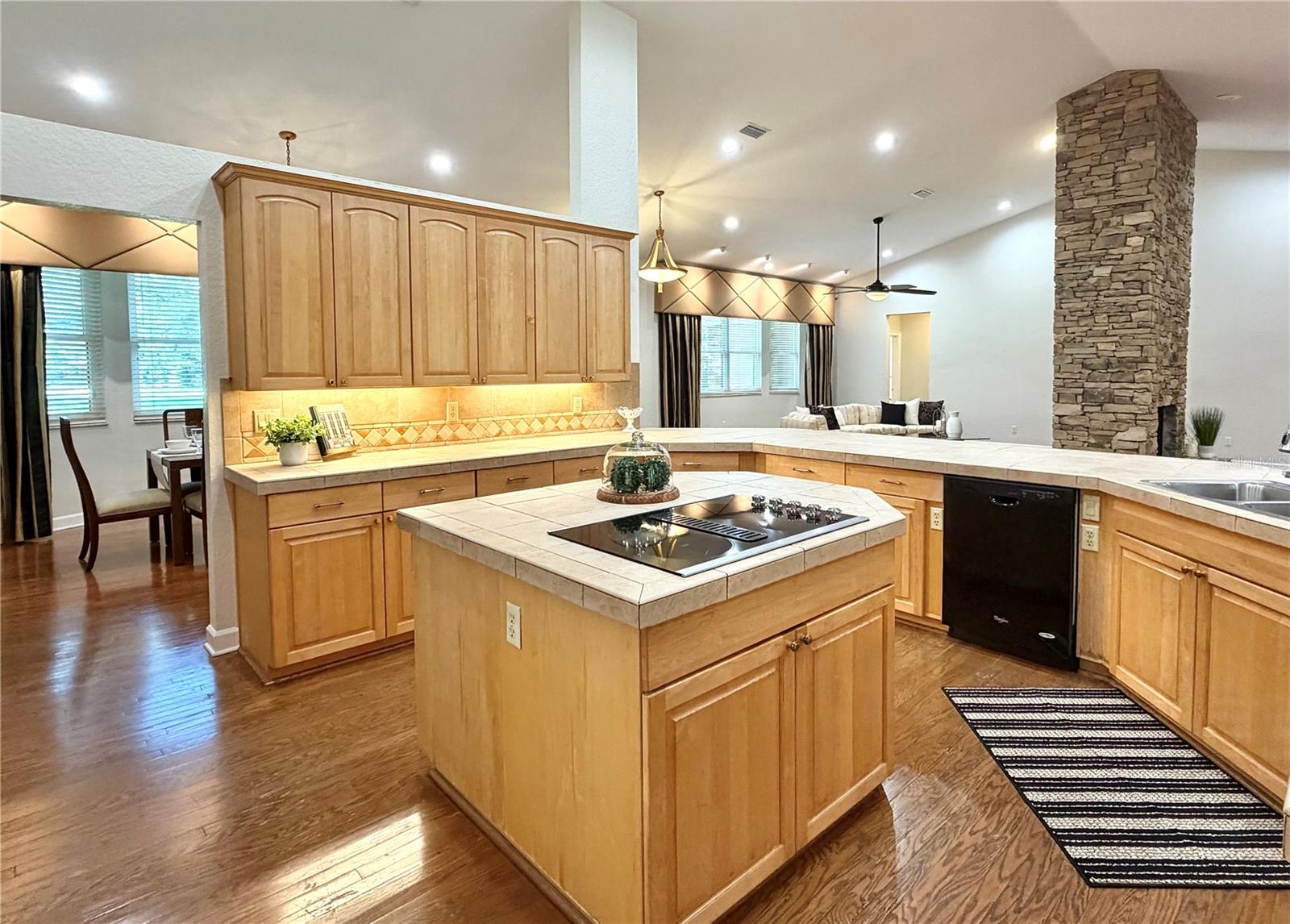 OAKLAND - Residential