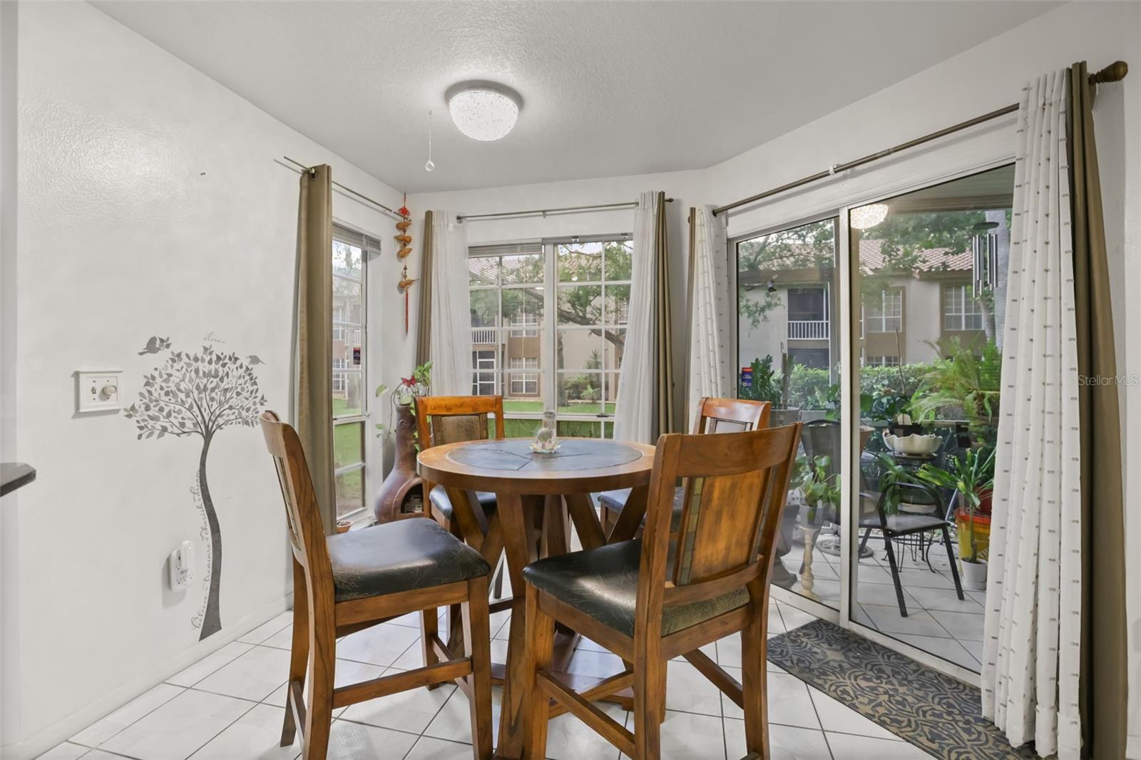 TOWNES SOUTHGATE CONDO PH G - Residential