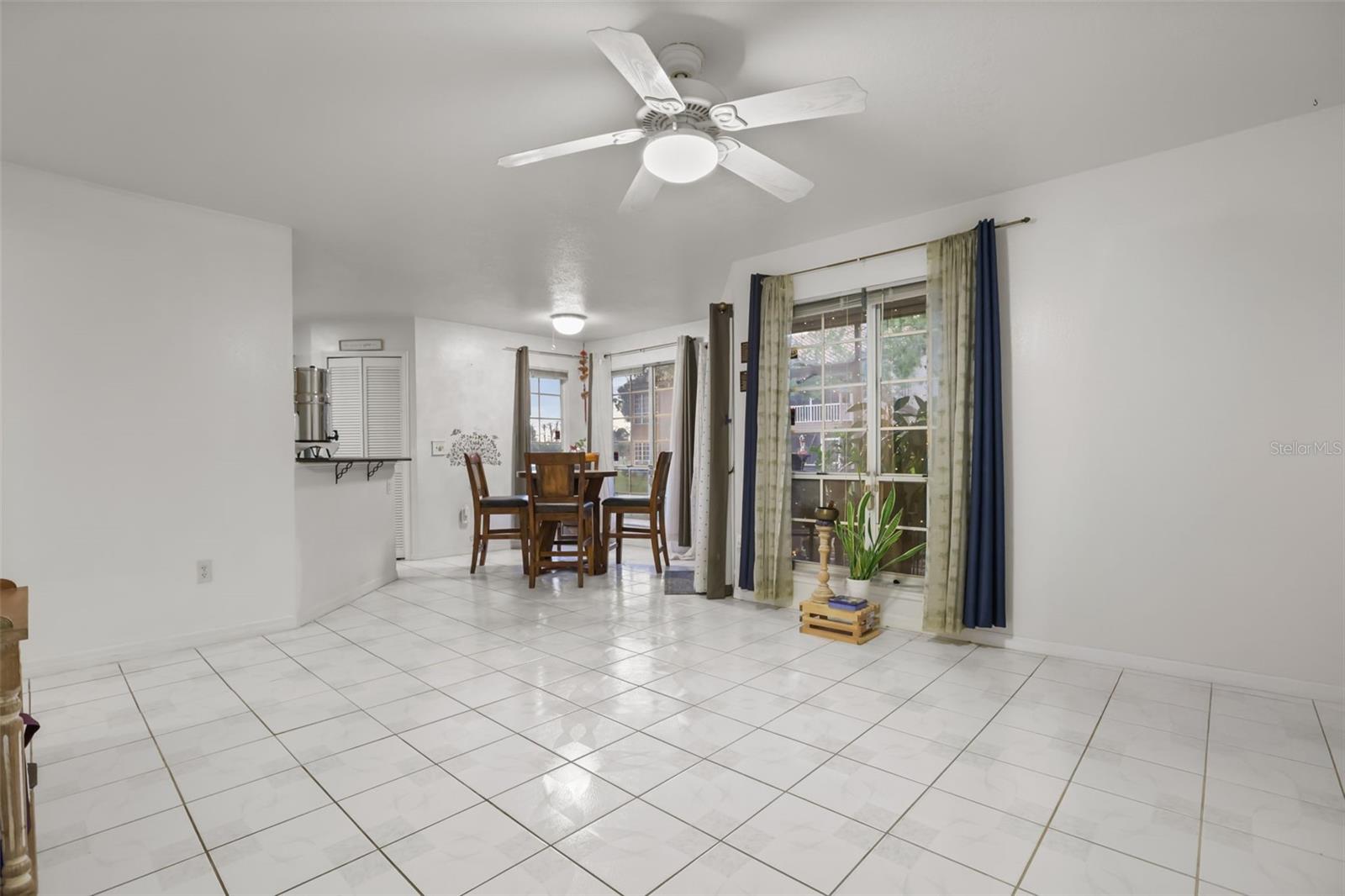 TOWNES SOUTHGATE CONDO PH G - Residential