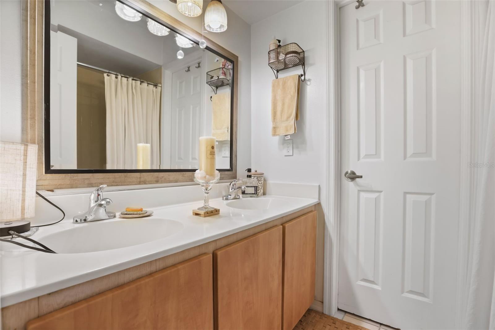 TOWNES SOUTHGATE CONDO PH G - Residential