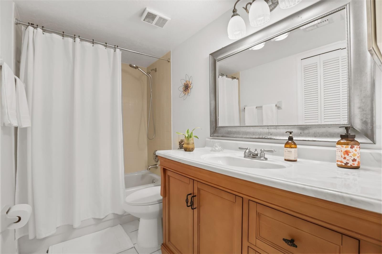 TOWNES SOUTHGATE CONDO PH G - Residential
