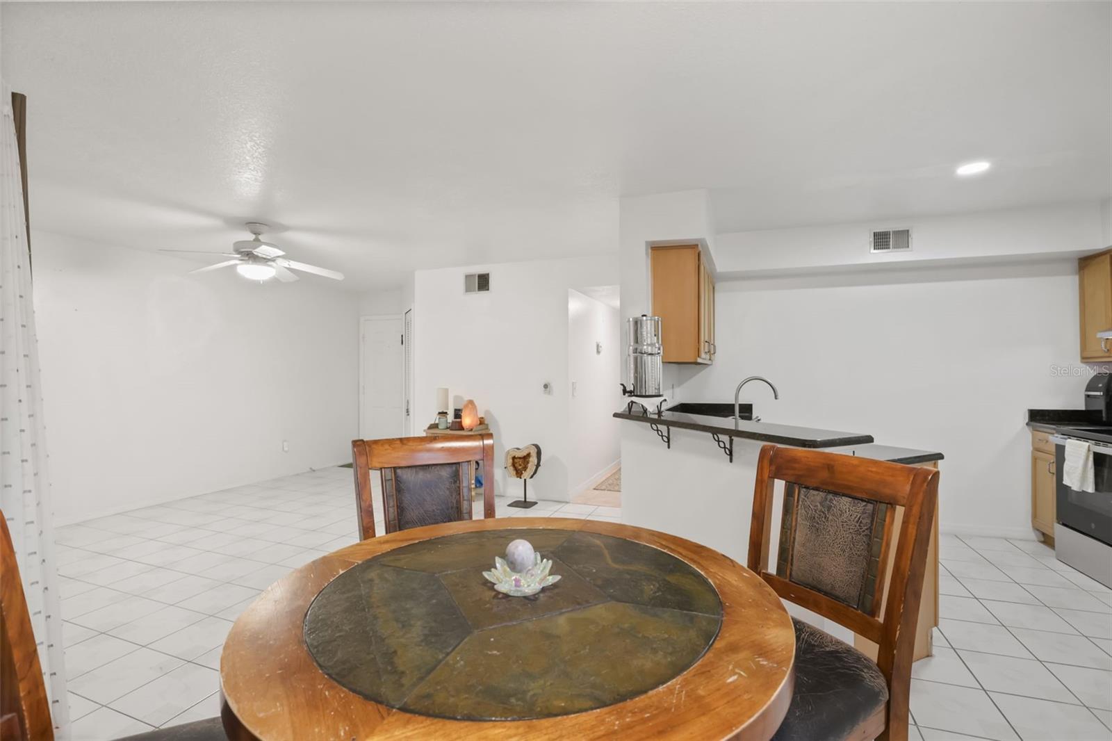 TOWNES SOUTHGATE CONDO PH G - Residential