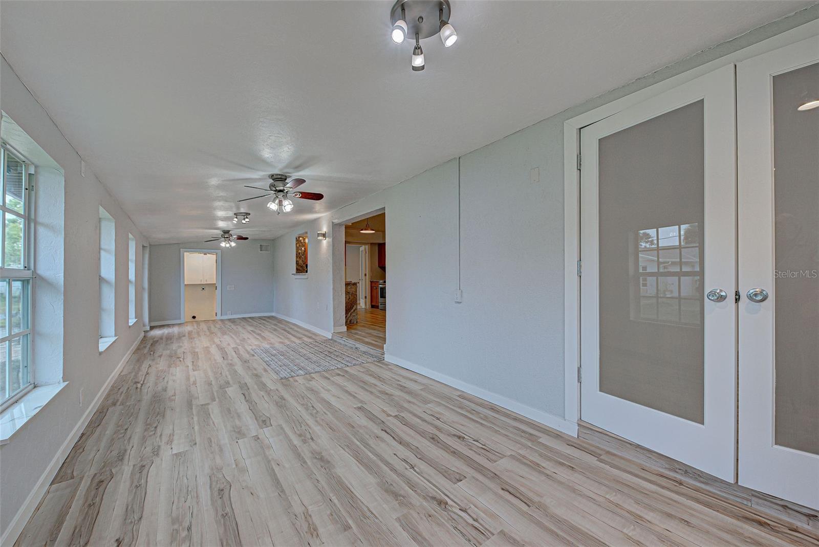 SOUTH VENICE - Residential