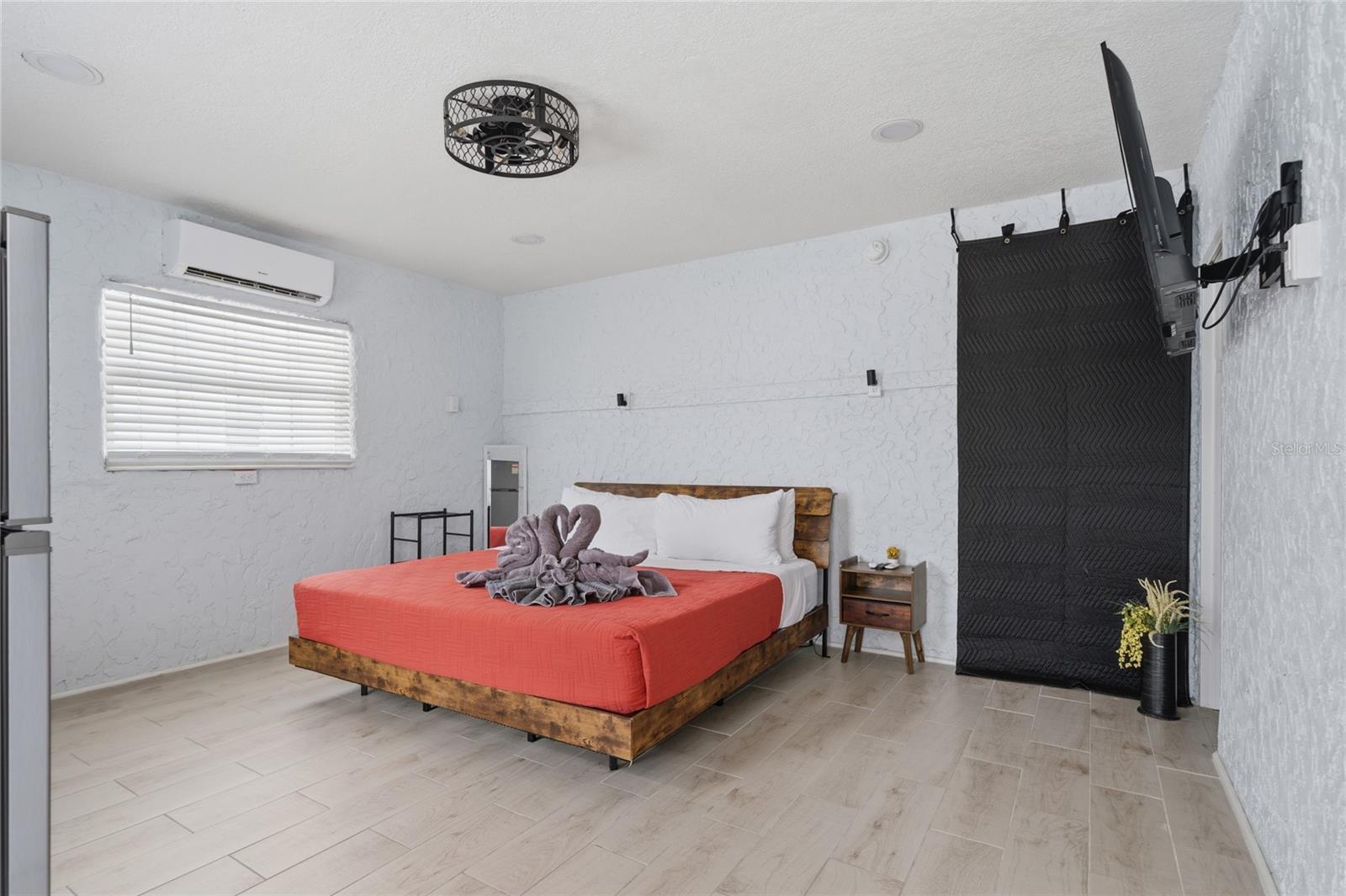 MANDALAY REP UNIT 5 OF BLK 85 - Commercial Sale