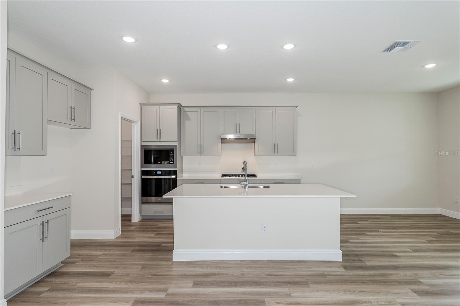 PASADENA WOODS - Residential