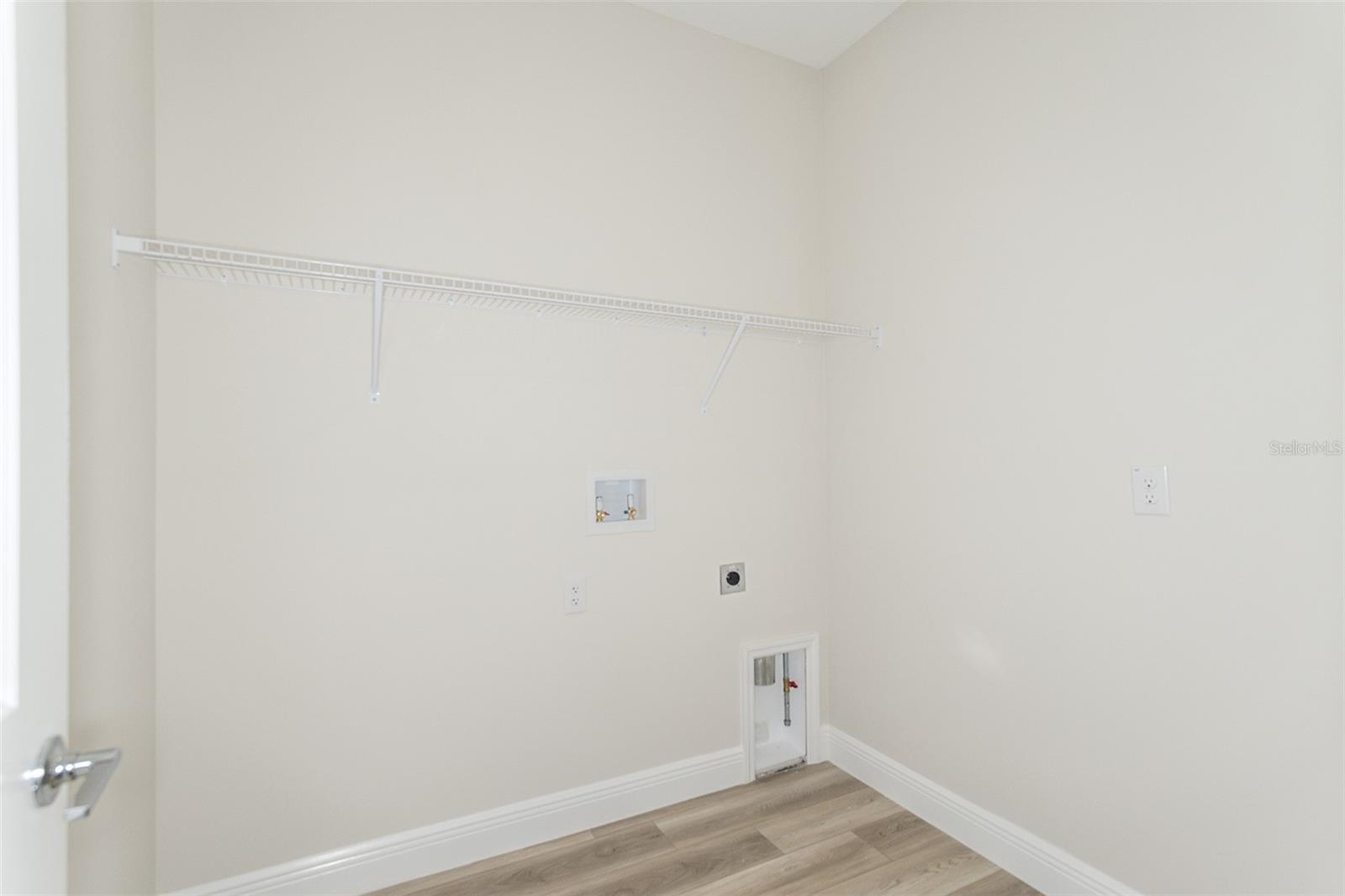 PASADENA WOODS - Residential