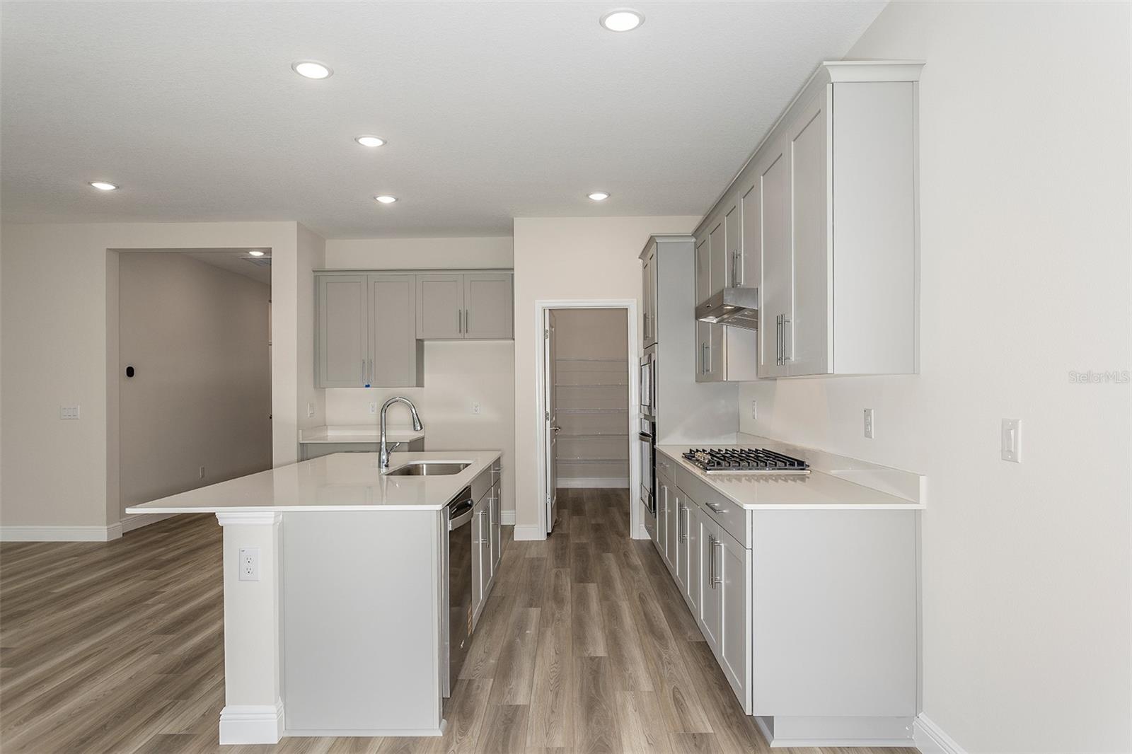 PASADENA WOODS - Residential