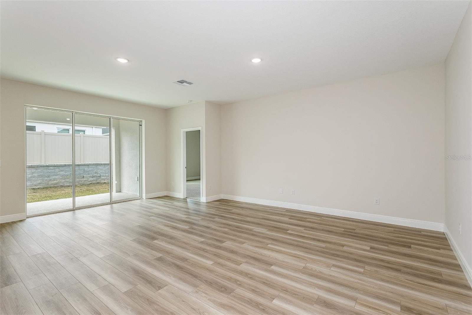 PASADENA WOODS - Residential