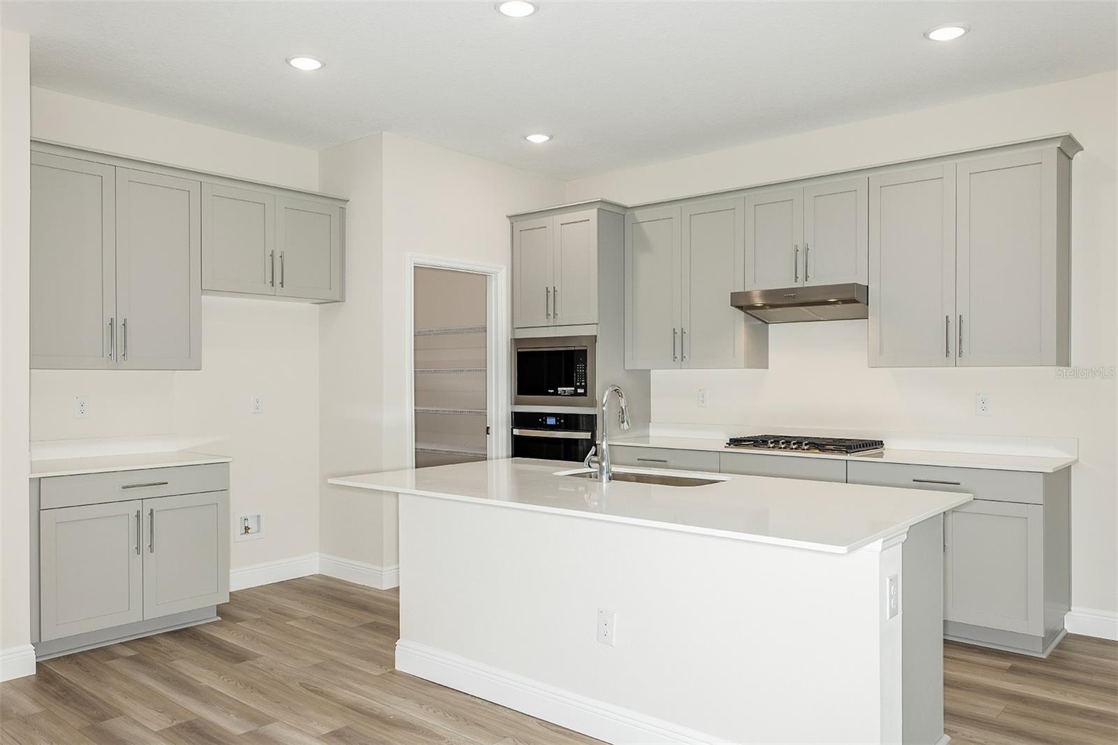 PASADENA WOODS - Residential