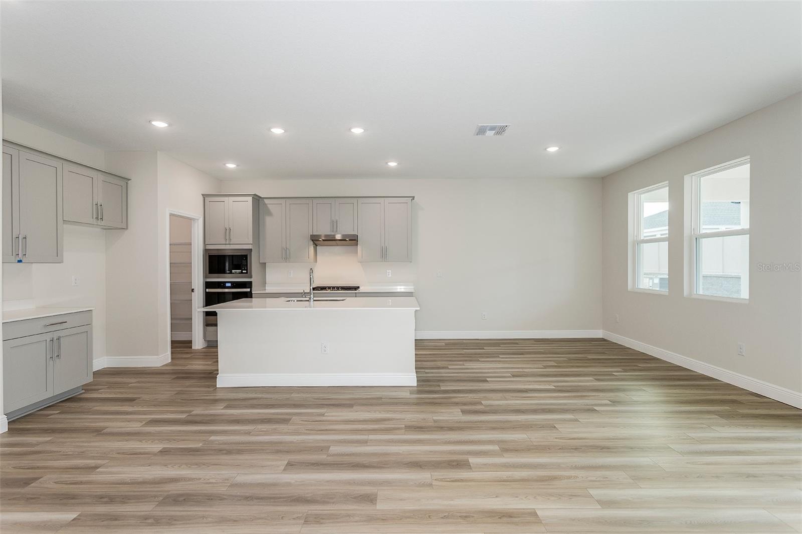 PASADENA WOODS - Residential