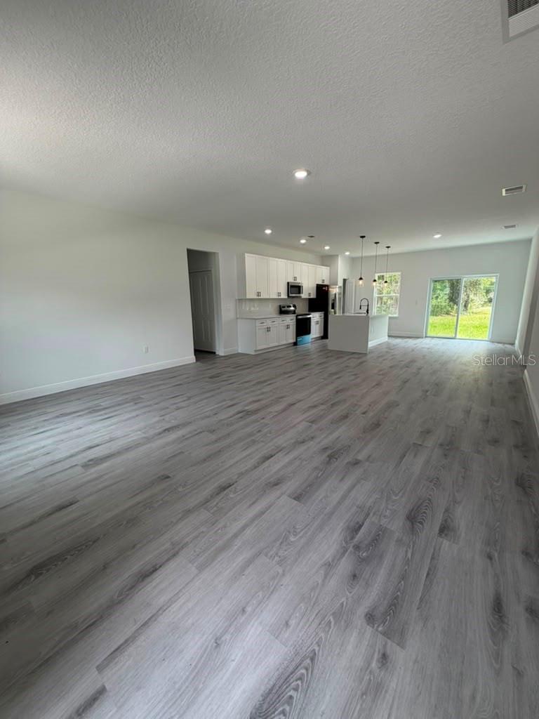 MARION OAKS UN 09 - Residential Lease