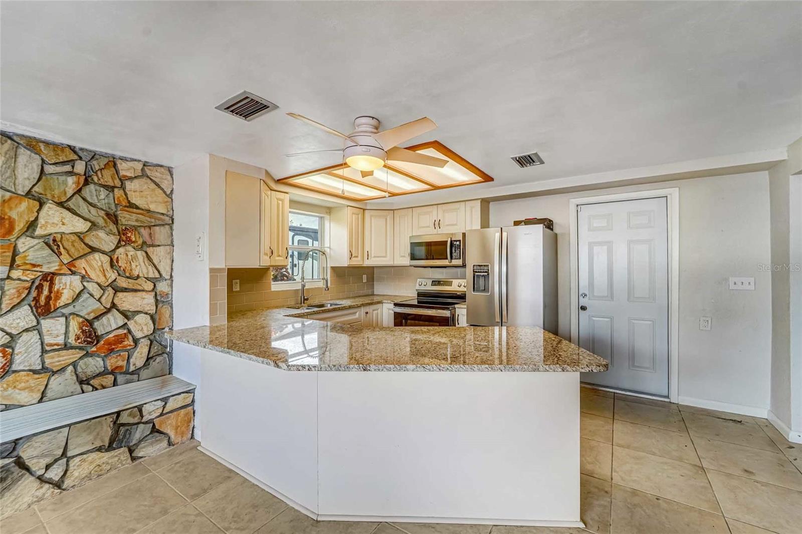 MARTHAS VINEYARD - Residential