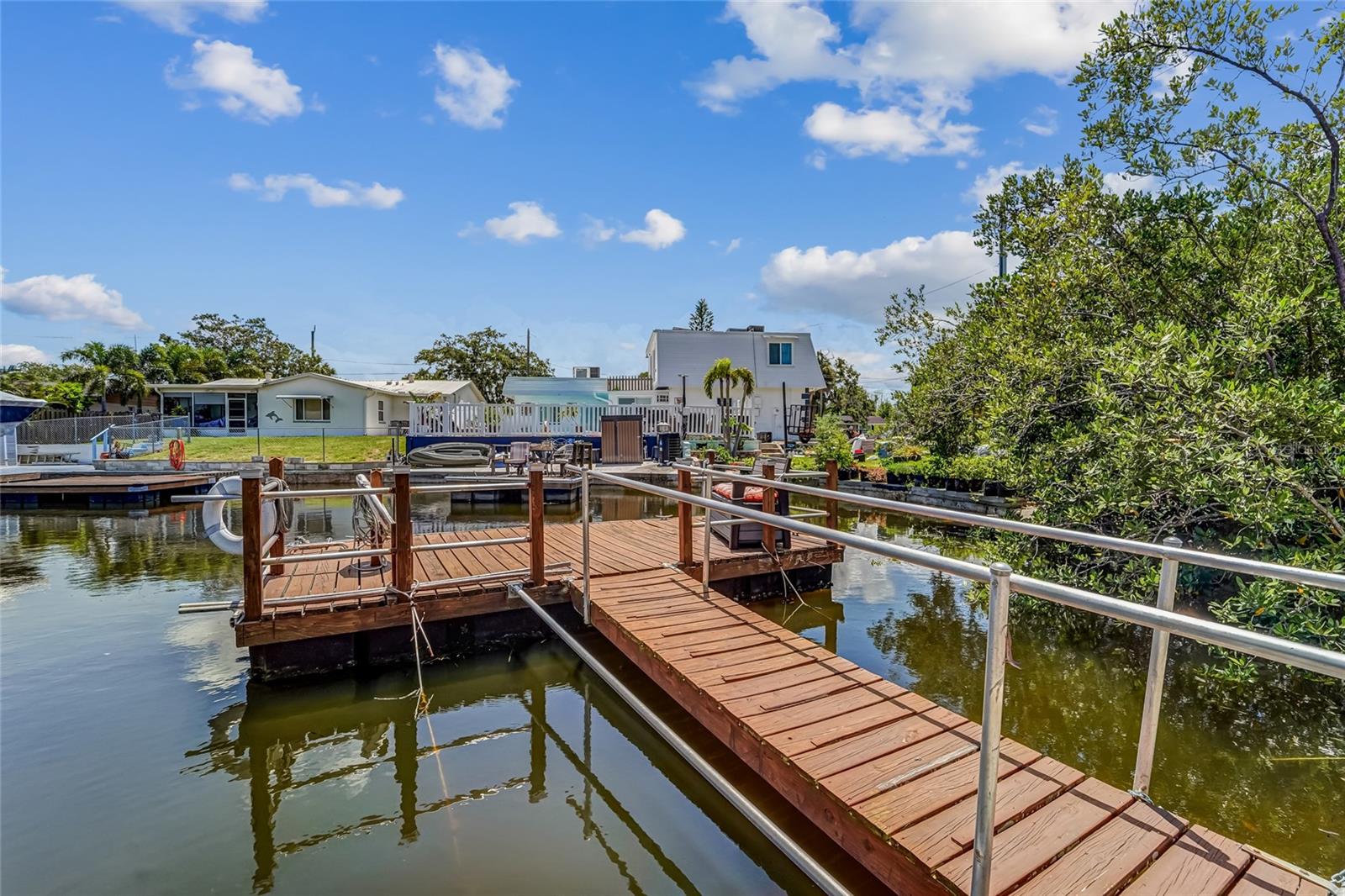 MARTHAS VINEYARD - Residential