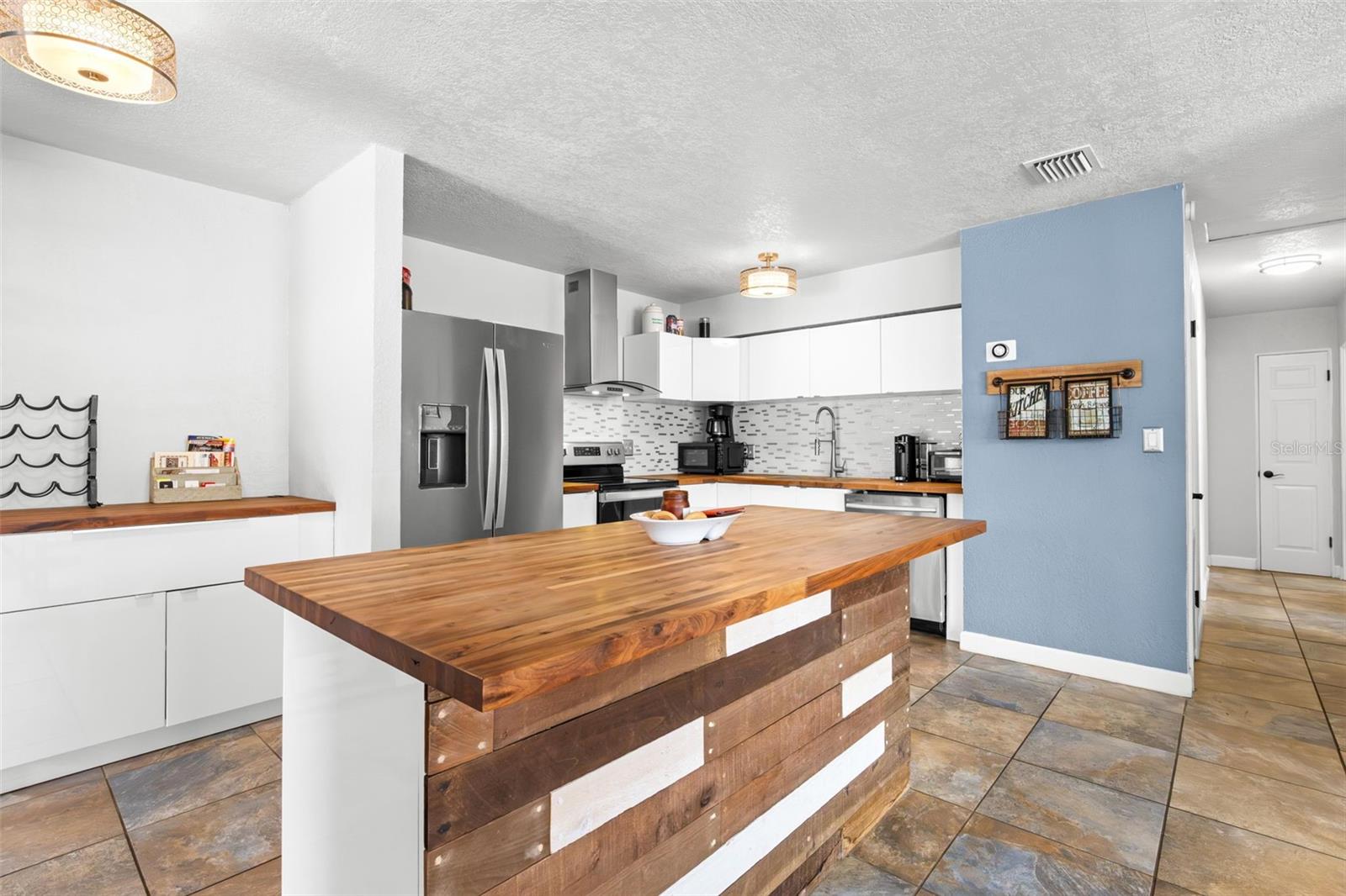 BLOSSOM LAKE VILLAGE SEC 4 - Residential Lease