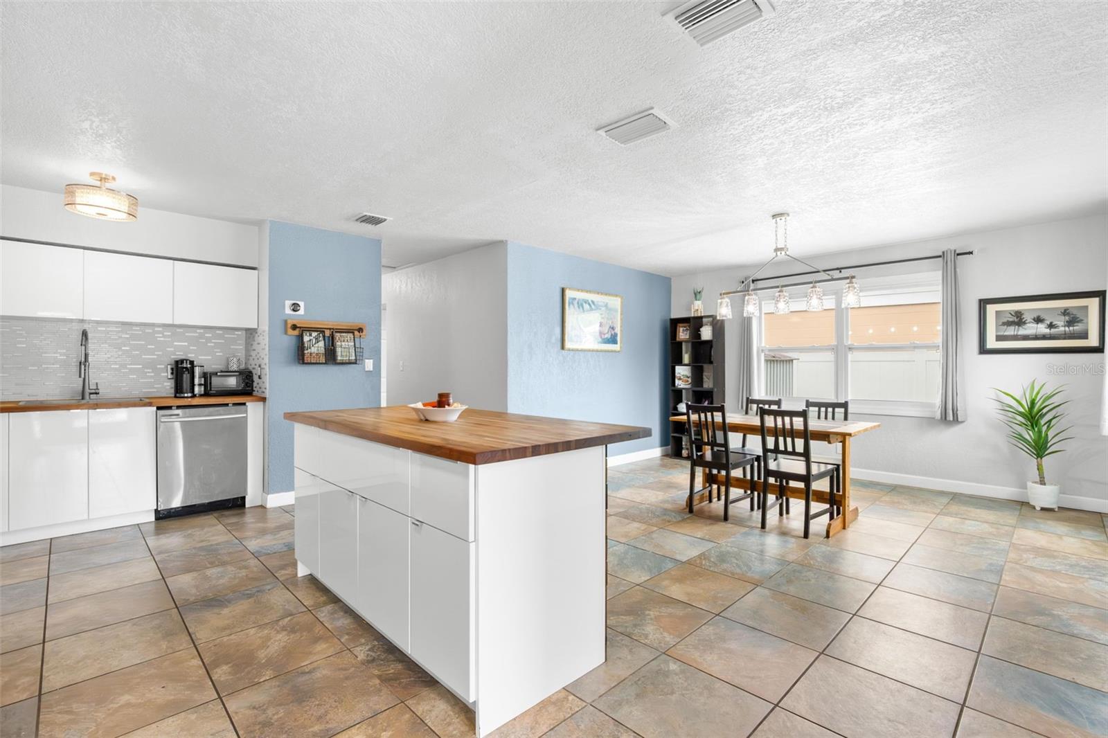BLOSSOM LAKE VILLAGE SEC 4 - Residential Lease