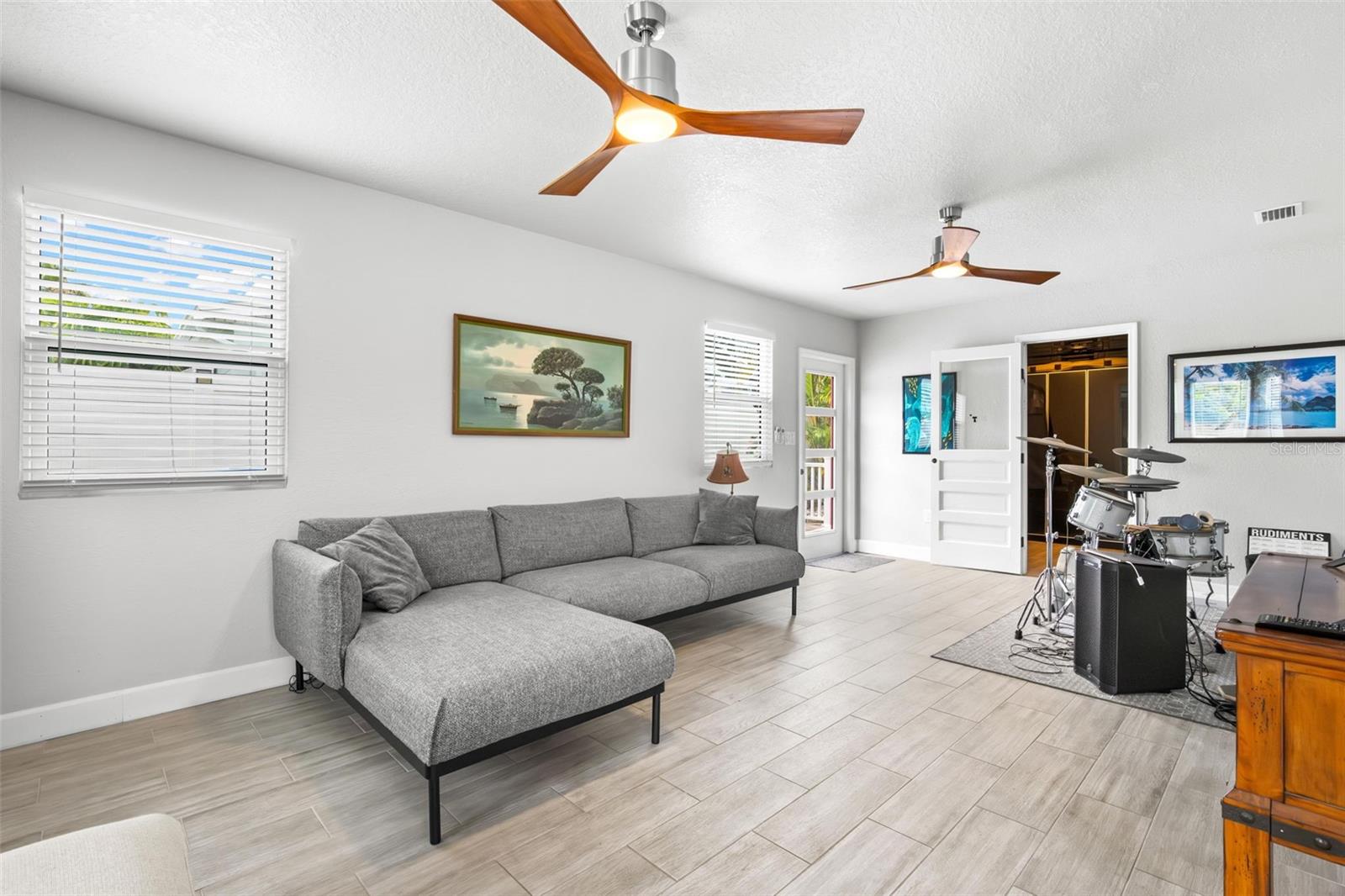 BLOSSOM LAKE VILLAGE SEC 4 - Residential Lease