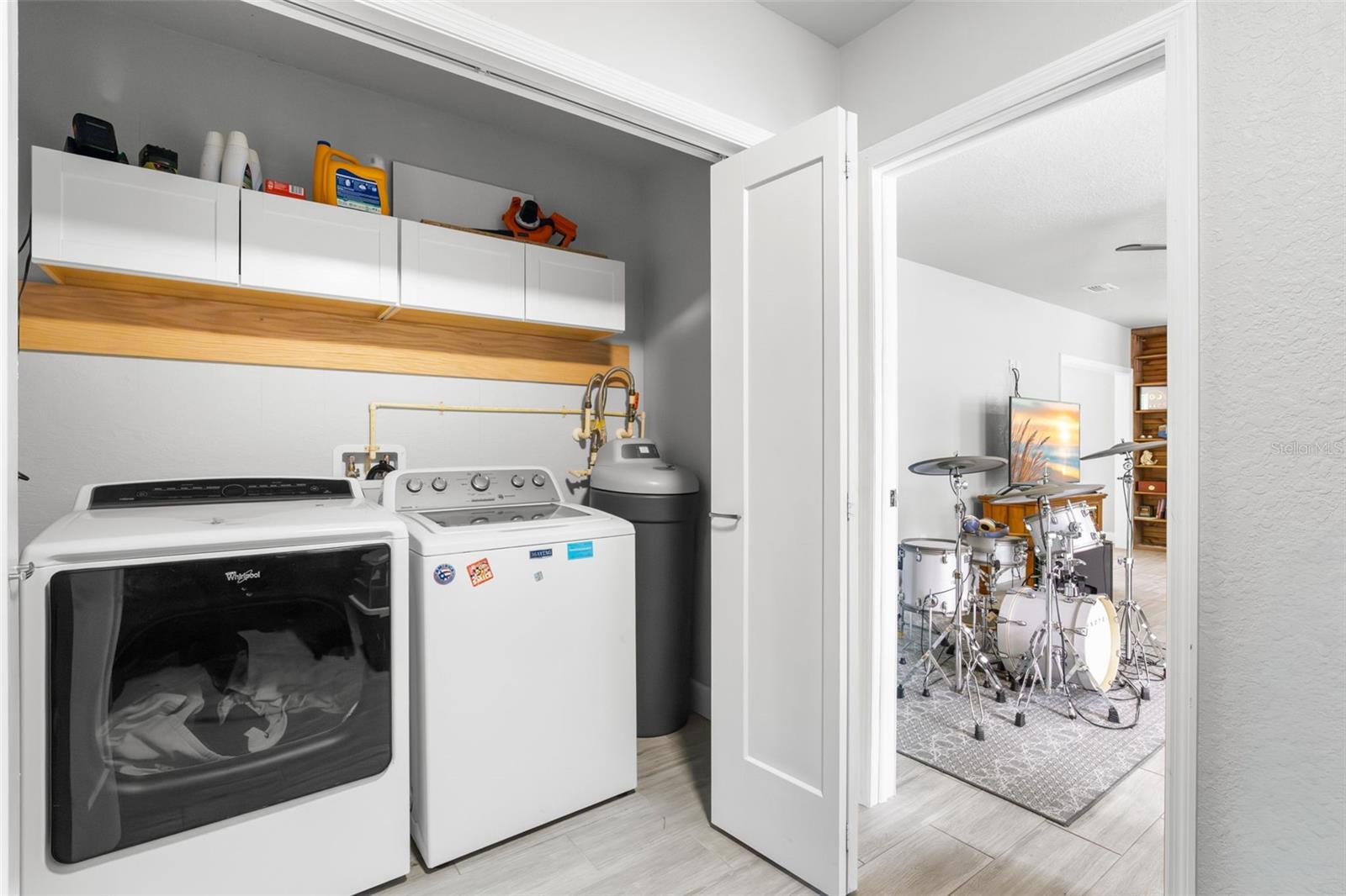 BLOSSOM LAKE VILLAGE SEC 4 - Residential Lease