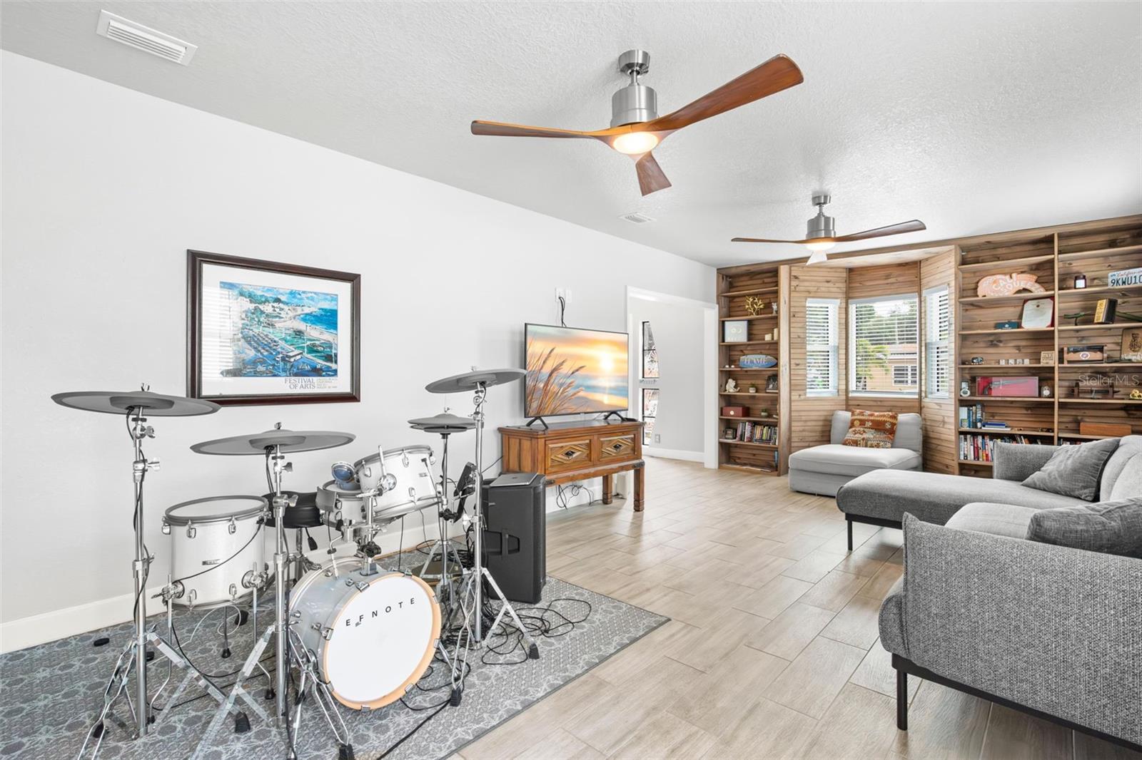 BLOSSOM LAKE VILLAGE SEC 4 - Residential Lease