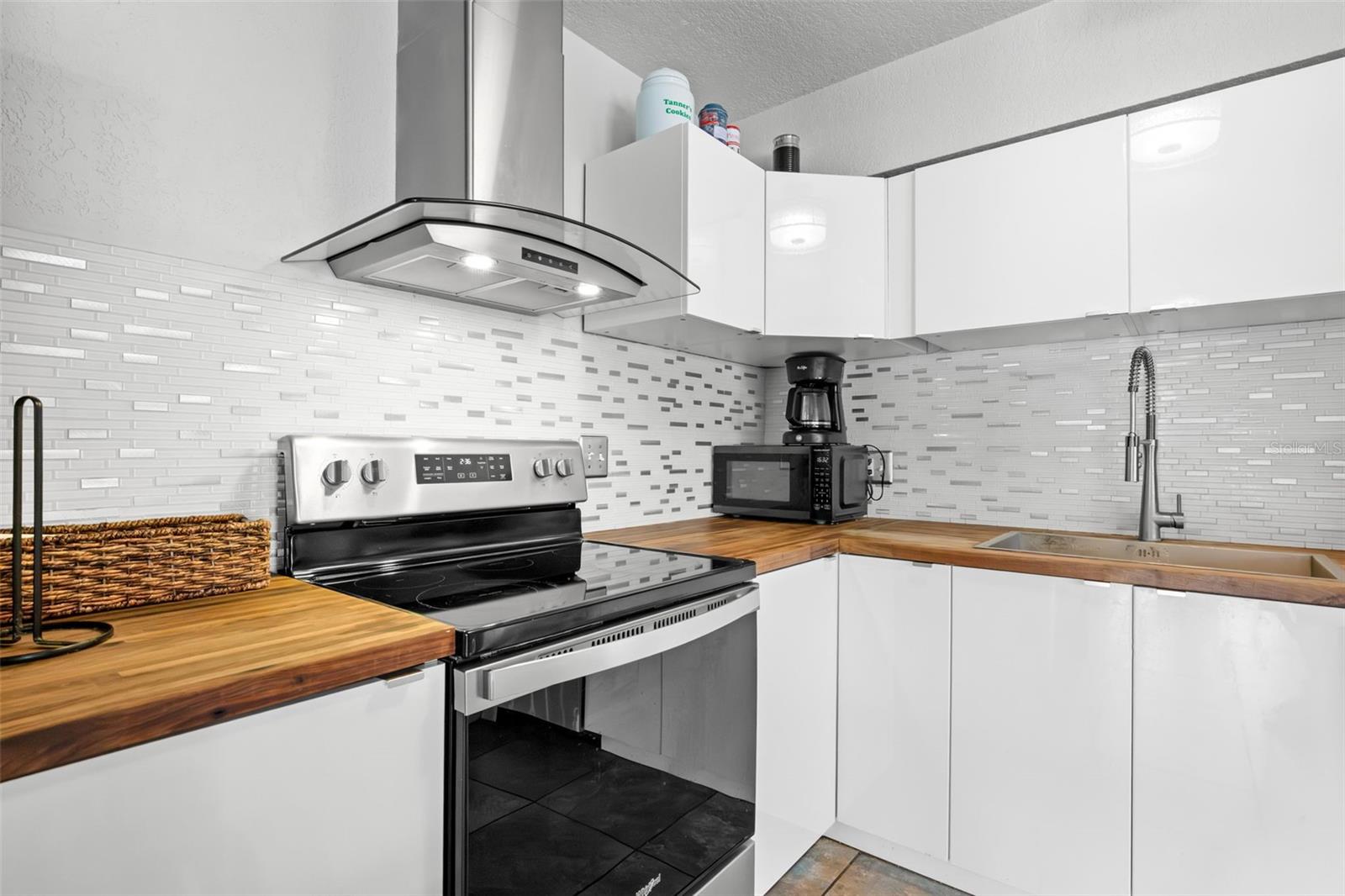 BLOSSOM LAKE VILLAGE SEC 4 - Residential Lease