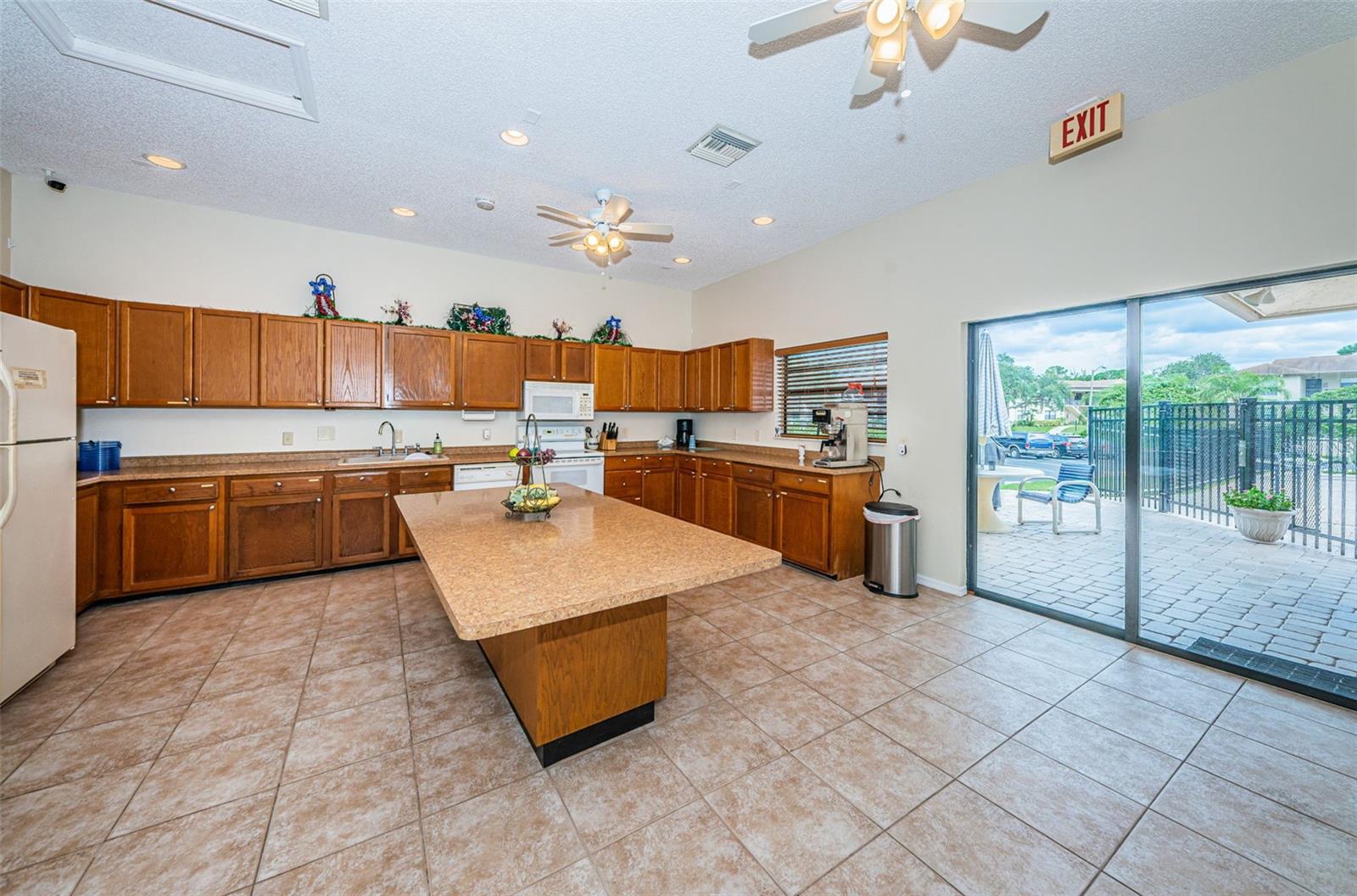 SEASCAPE CONDO OF TARPON SPGS - Residential