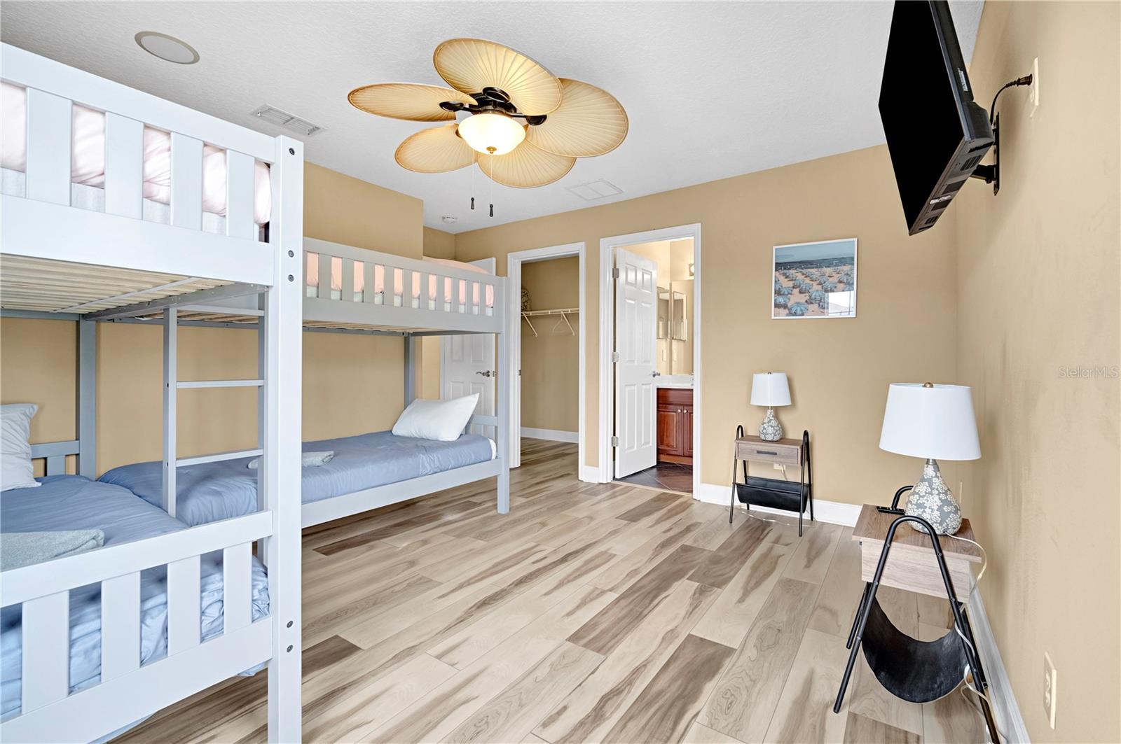 SHINGLE CREEK RESERVE AT THE OAKS - Residential