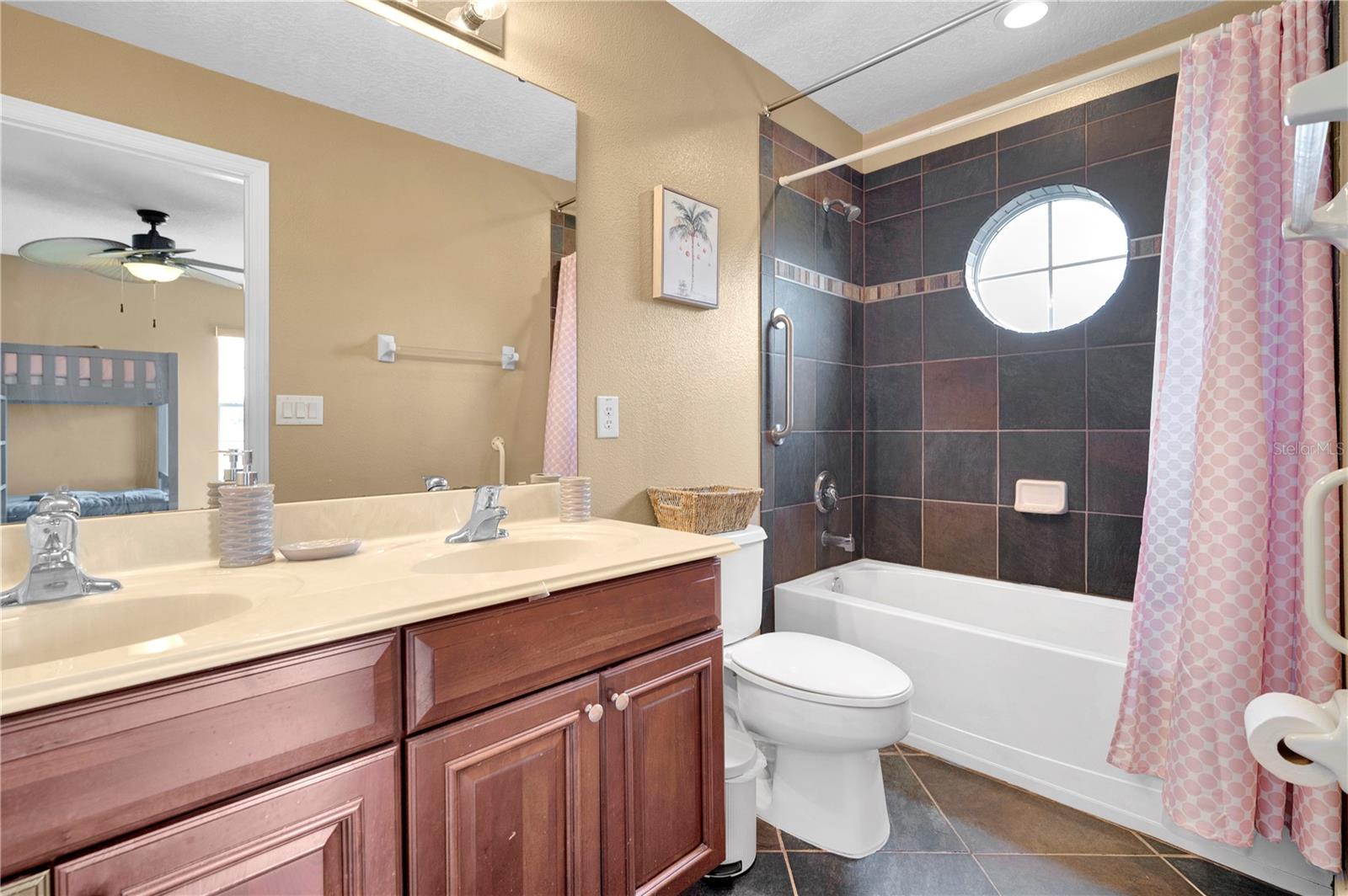 SHINGLE CREEK RESERVE AT THE OAKS - Residential
