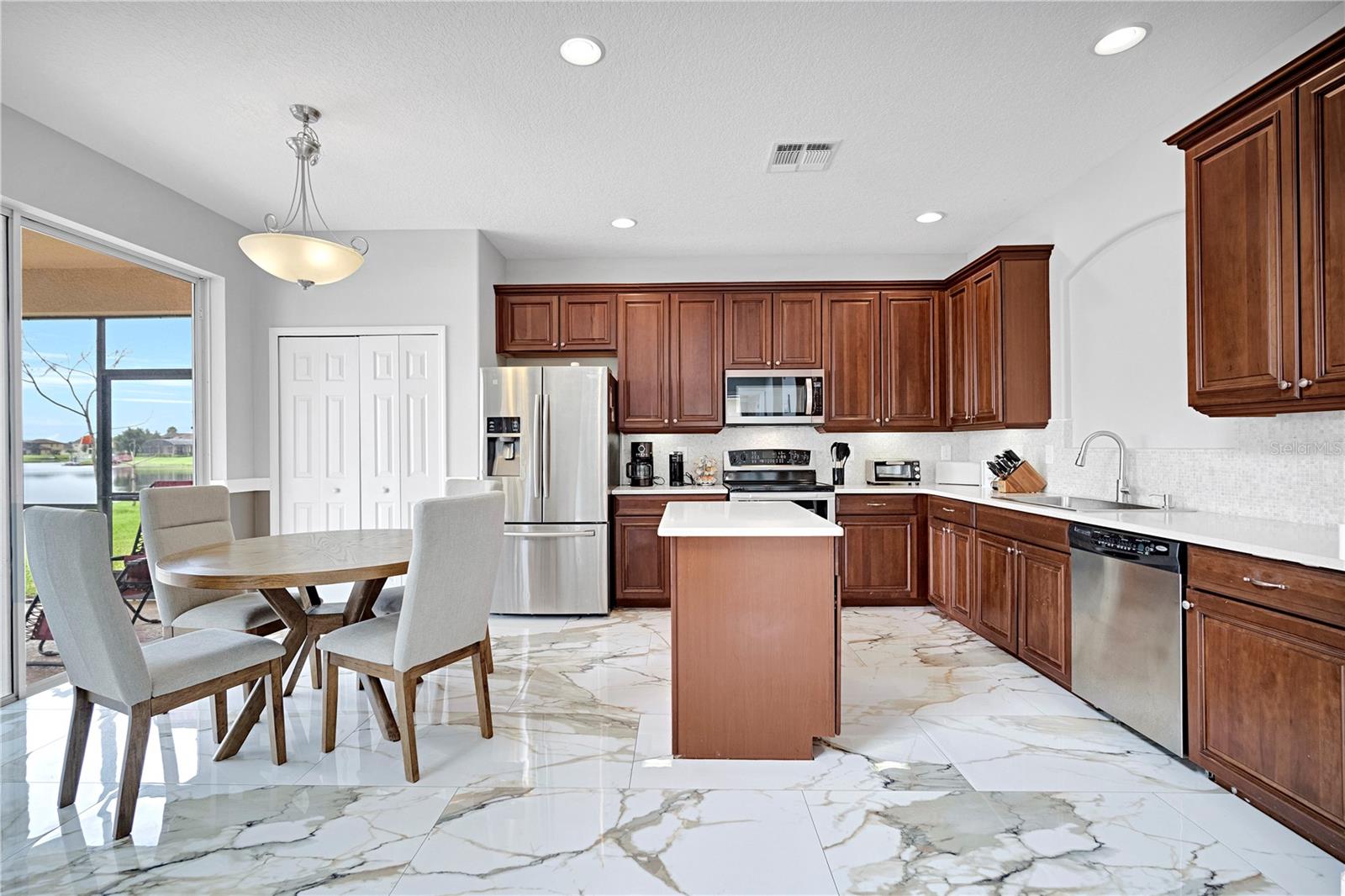 SHINGLE CREEK RESERVE AT THE OAKS - Residential