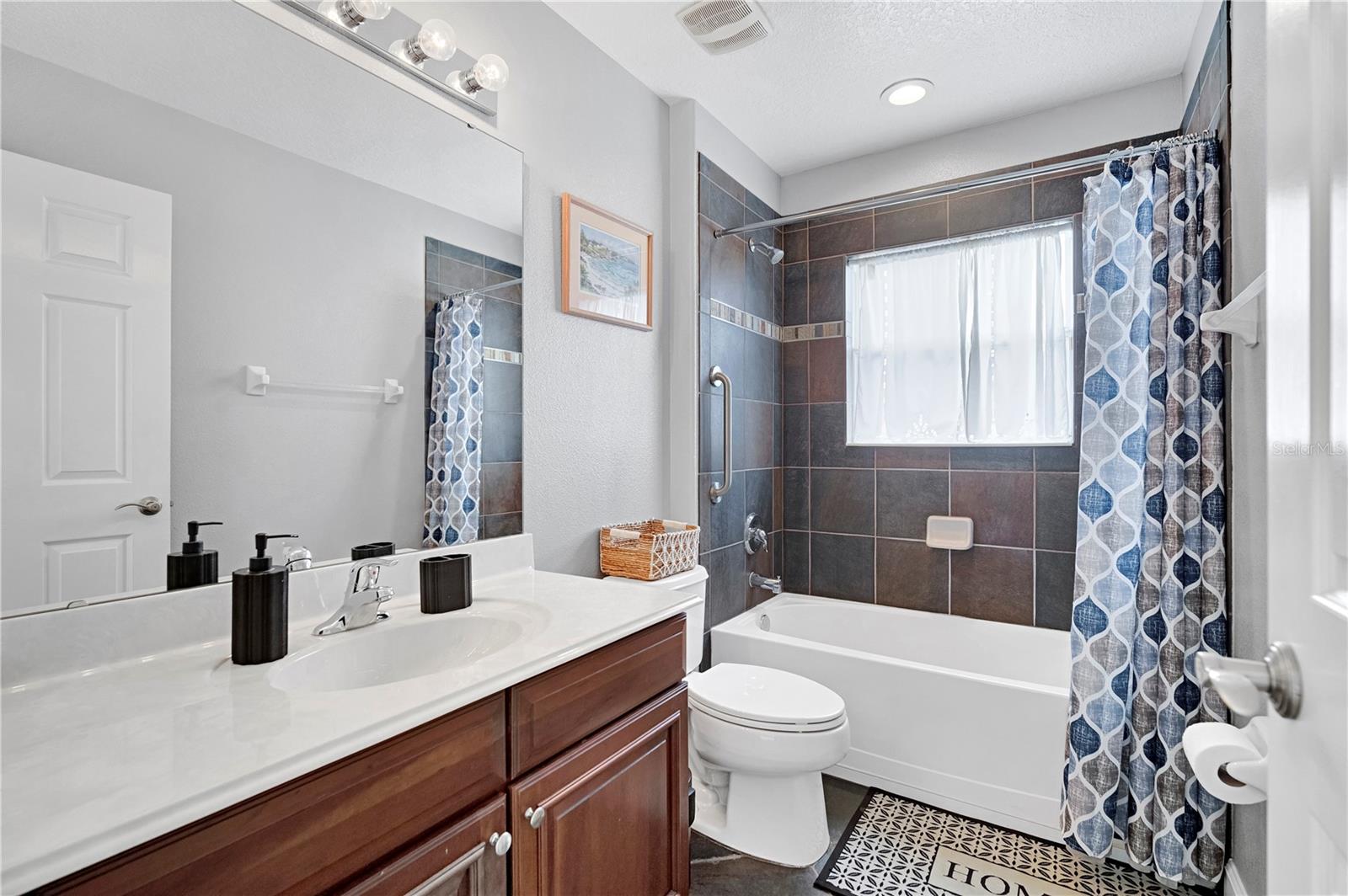 SHINGLE CREEK RESERVE AT THE OAKS - Residential