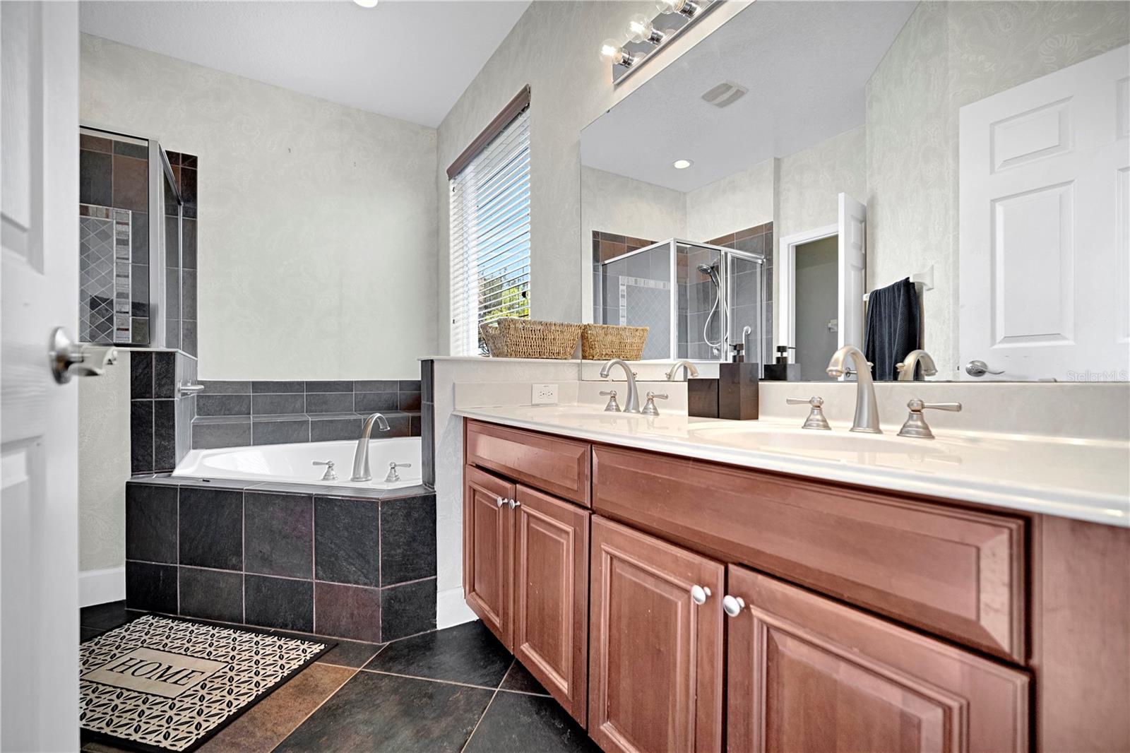 SHINGLE CREEK RESERVE AT THE OAKS - Residential