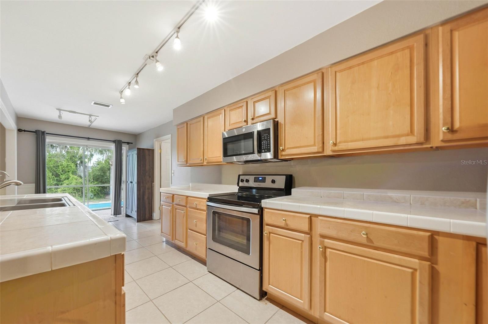 HOWEY LAKE SHORE HEIGHTS - Residential