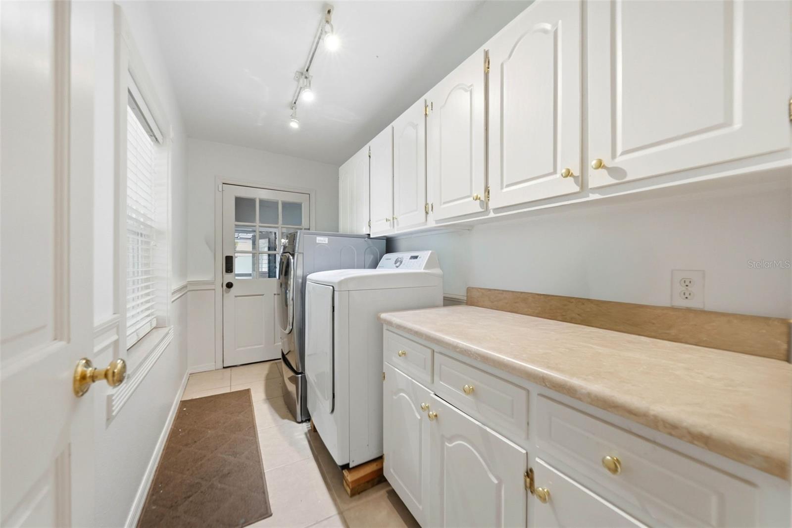 HOWEY LAKE SHORE HEIGHTS - Residential