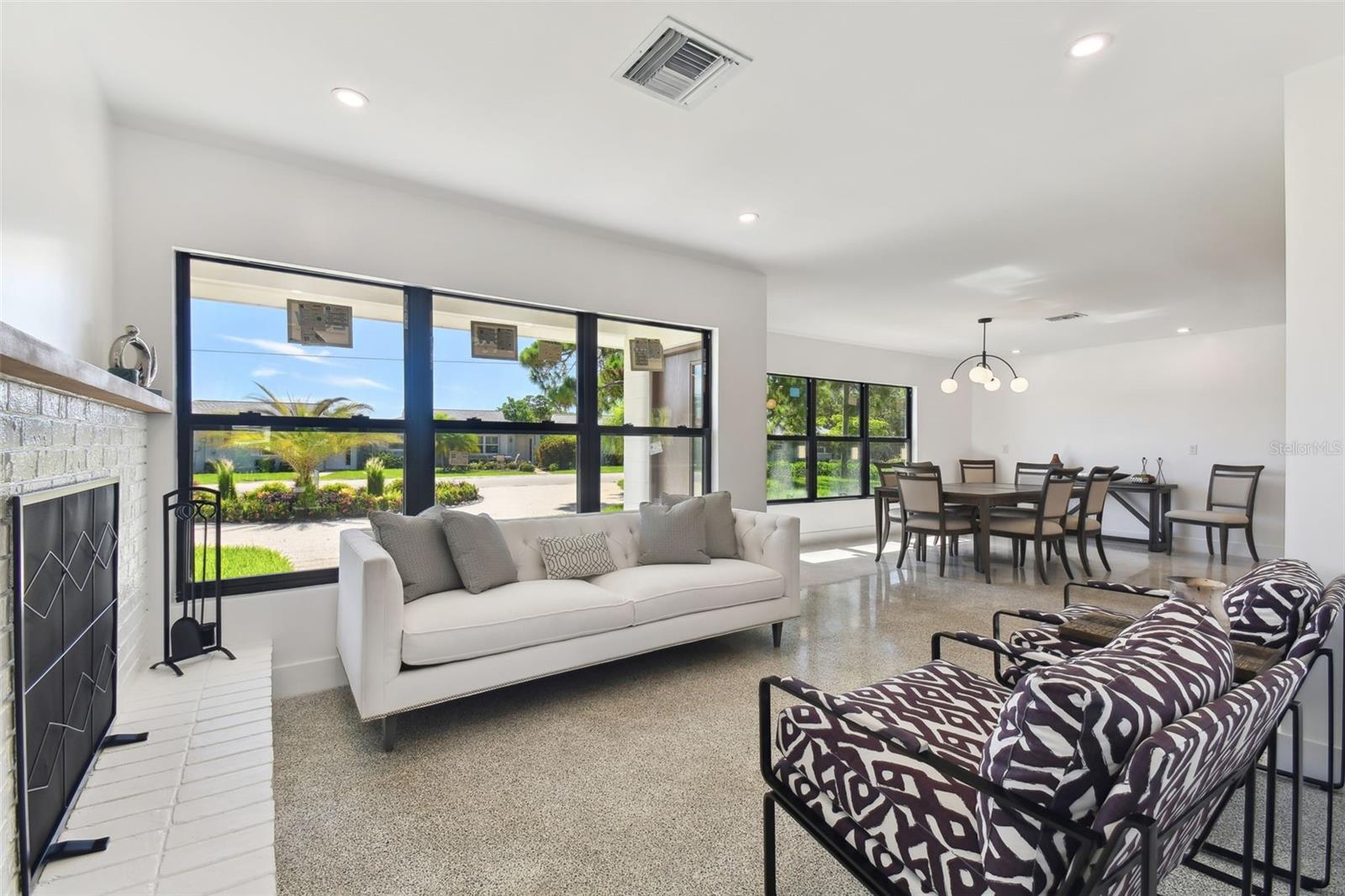 BEACH MANOR - Residential