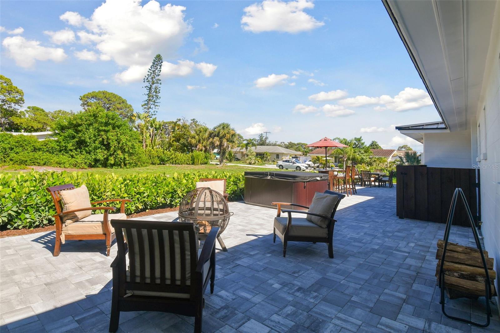 BEACH MANOR - Residential