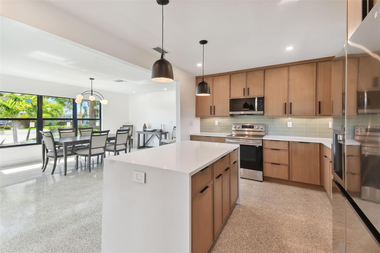 BEACH MANOR - Residential