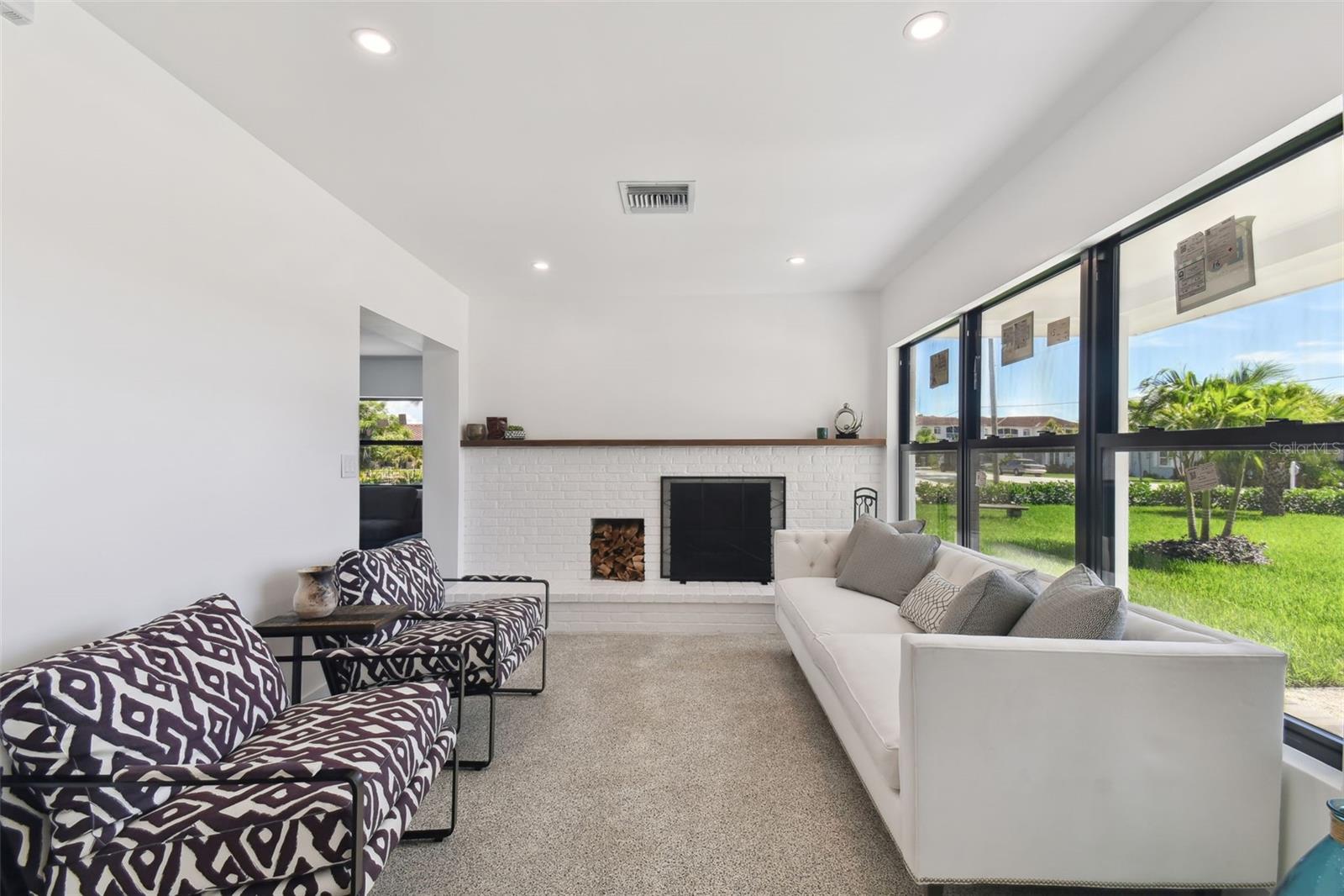 BEACH MANOR - Residential