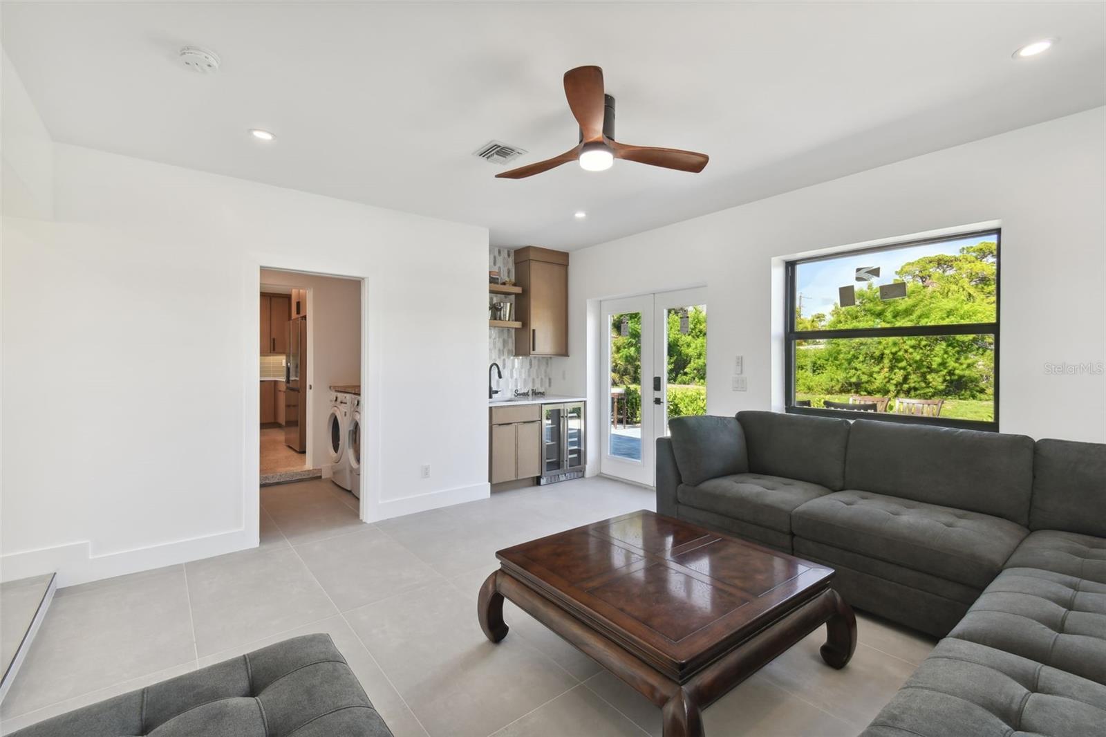 BEACH MANOR - Residential