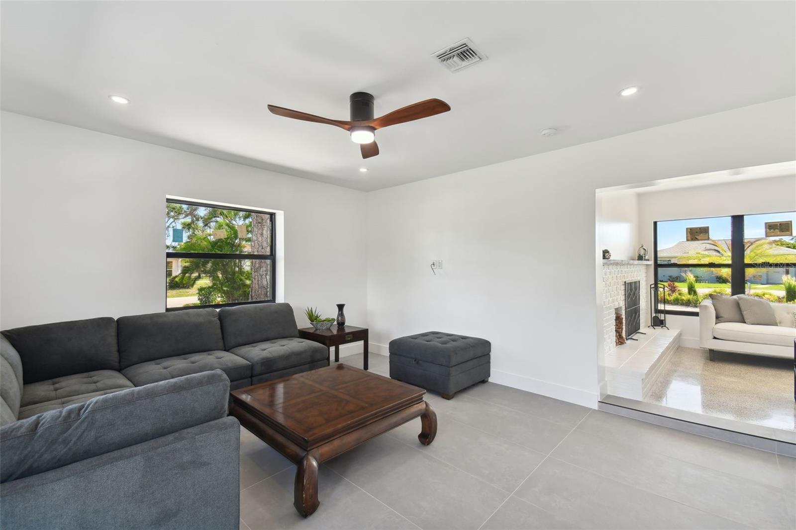 BEACH MANOR - Residential