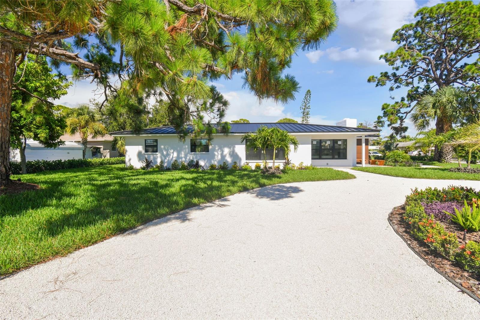 BEACH MANOR - Residential